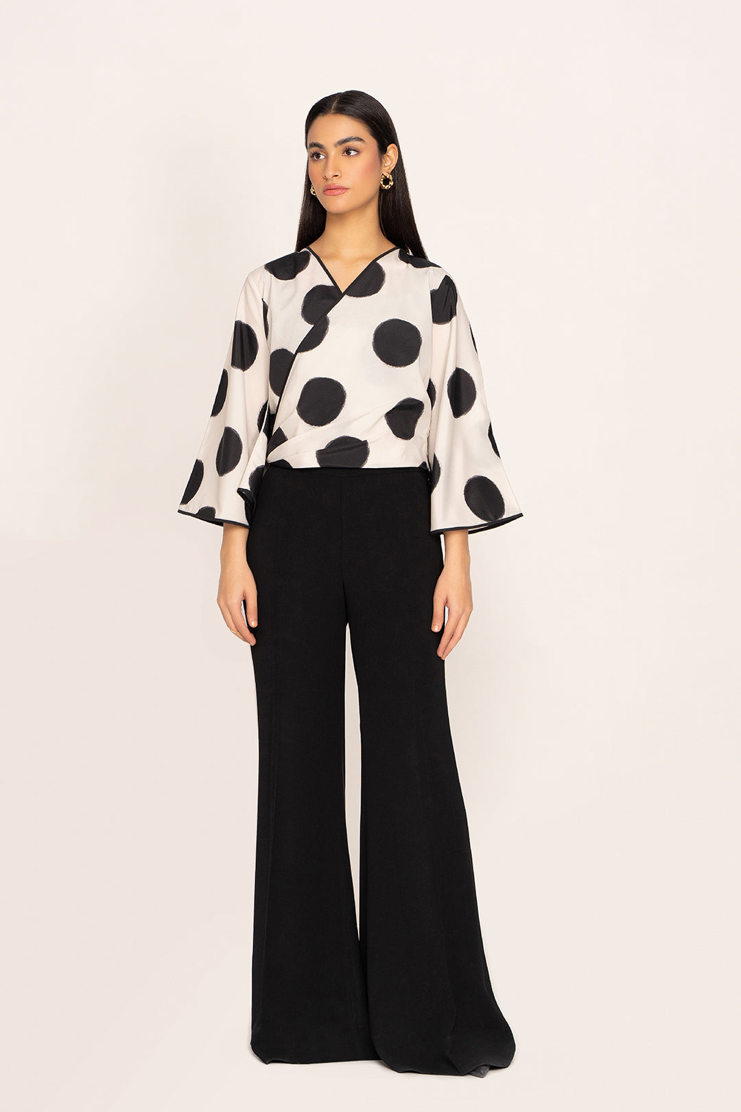 https://cdn.shopify.com/s/files/1/0611/8585/1568/products/W.FW22.130.T-1.jpg?v=1736337324