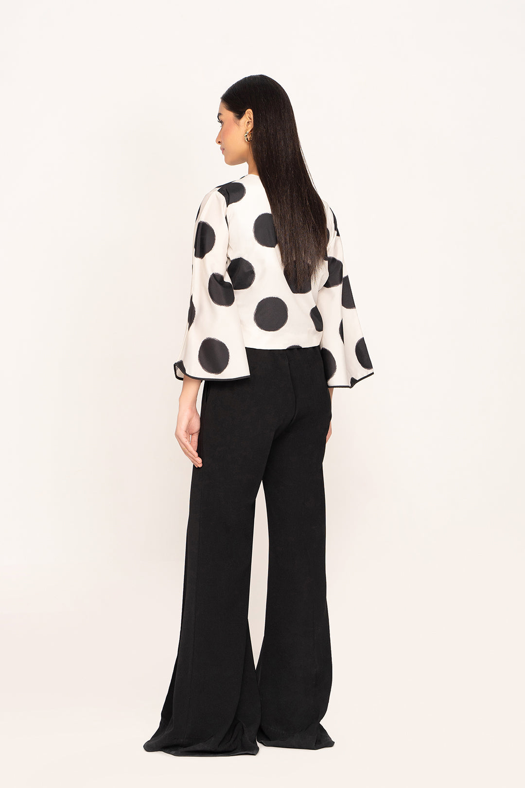 https://cdn.shopify.com/s/files/1/0611/8585/1568/products/W.FW22.130.T-4.jpg?v=1736337325