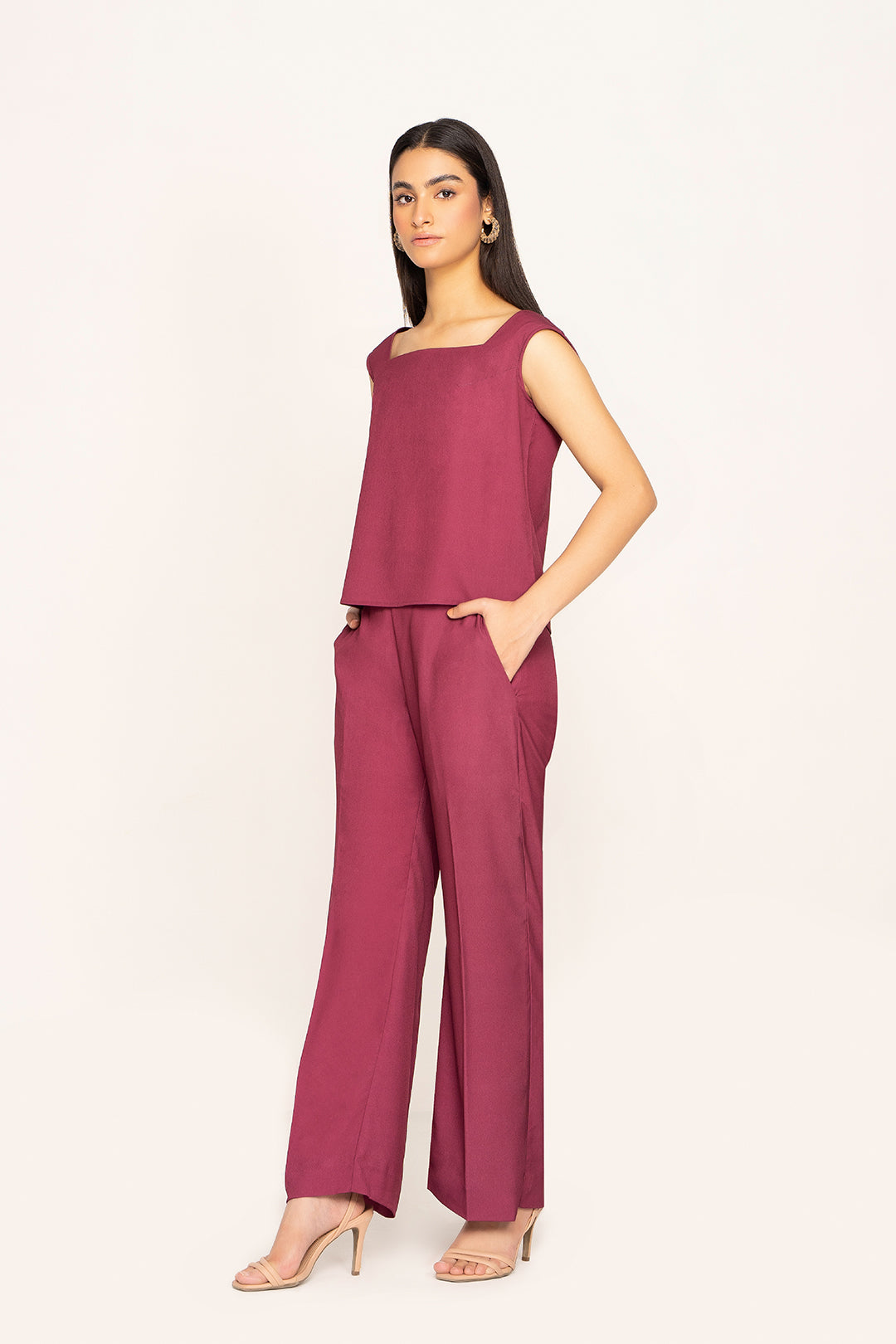 https://cdn.shopify.com/s/files/1/0611/8585/1568/products/W.FW22.133.T-2.jpg?v=1736337326