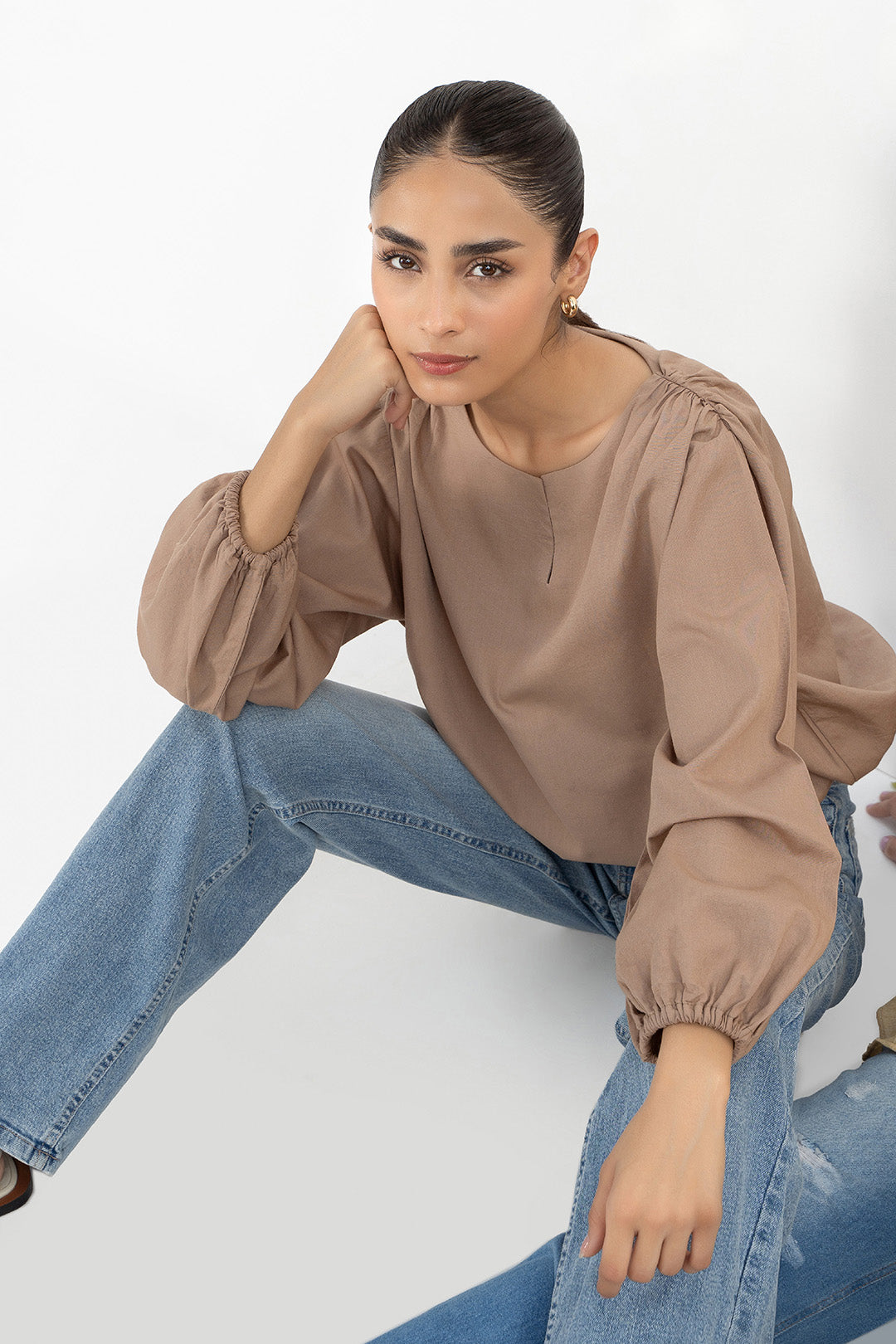 https://cdn.shopify.com/s/files/1/0611/8585/1568/products/W.FW22.142.T-4.jpg?v=1736337396