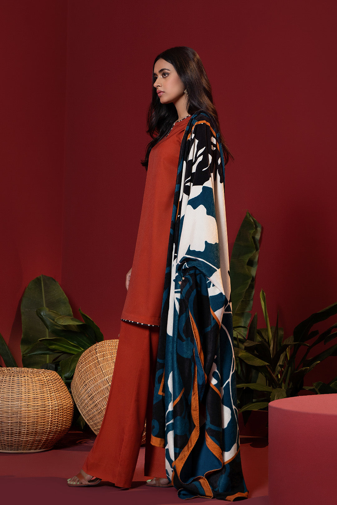 https://cdn.shopify.com/s/files/1/0611/8585/1568/products/W.FW22.157.T-4.jpg?v=1736337348