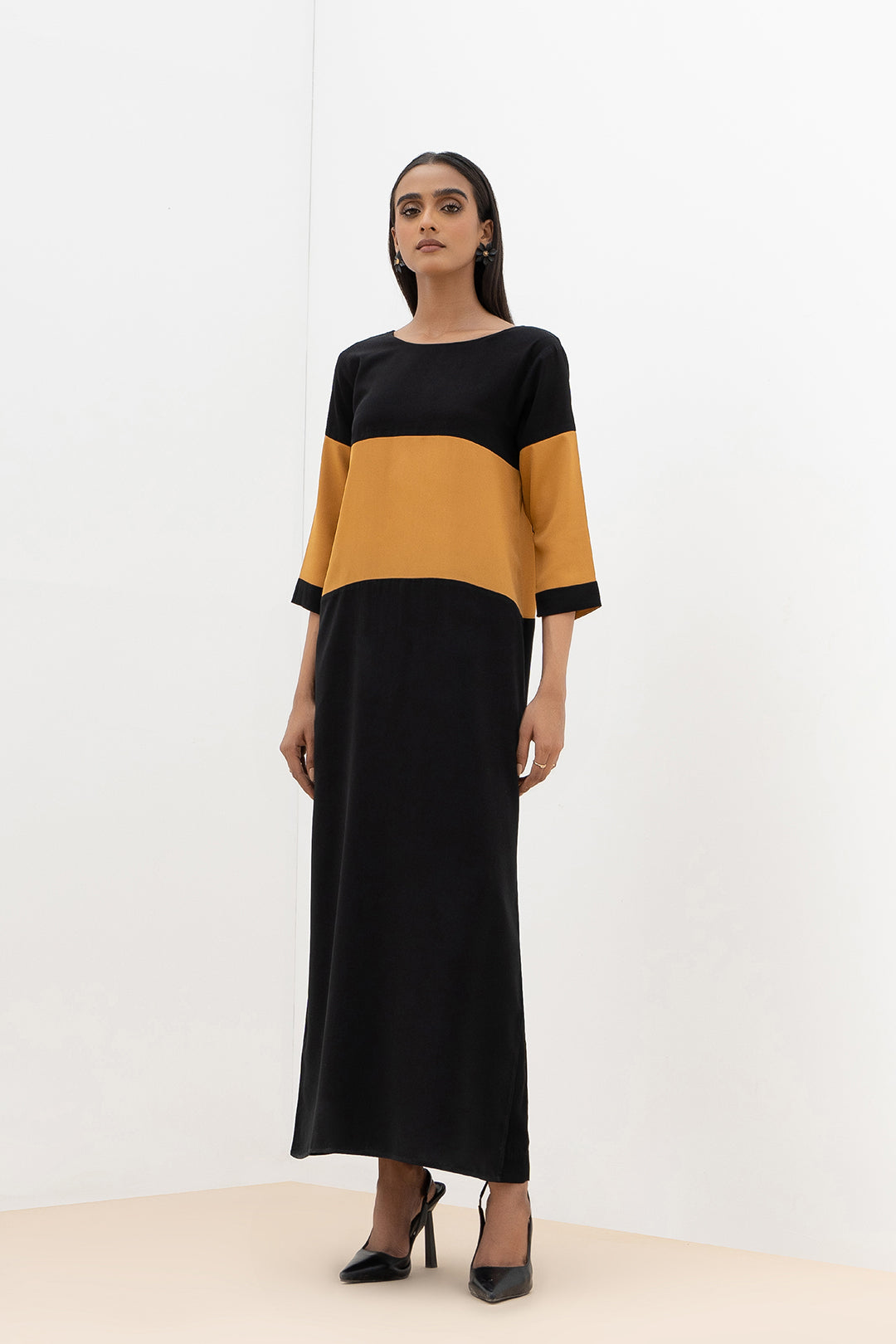 https://cdn.shopify.com/s/files/1/0611/8585/1568/products/W.FW22.166.T-1.jpg?v=1736337355