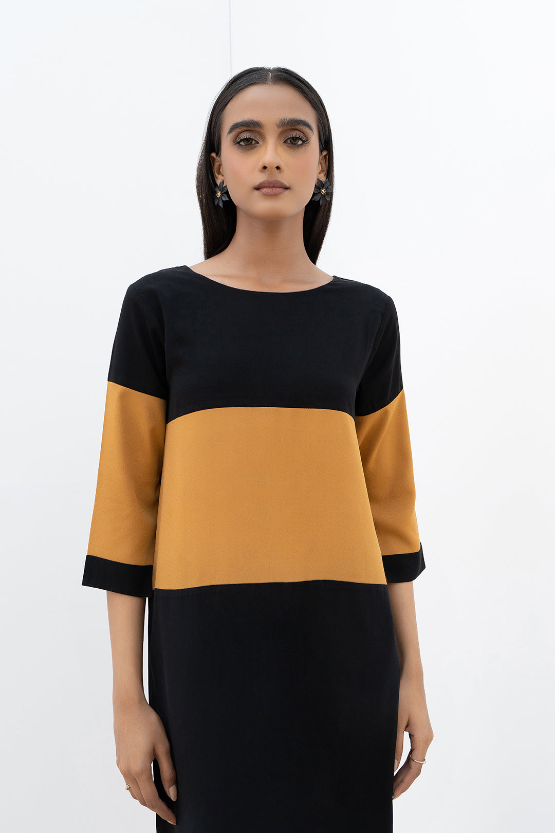 https://cdn.shopify.com/s/files/1/0611/8585/1568/products/W.FW22.166.T-2.jpg?v=1736337355