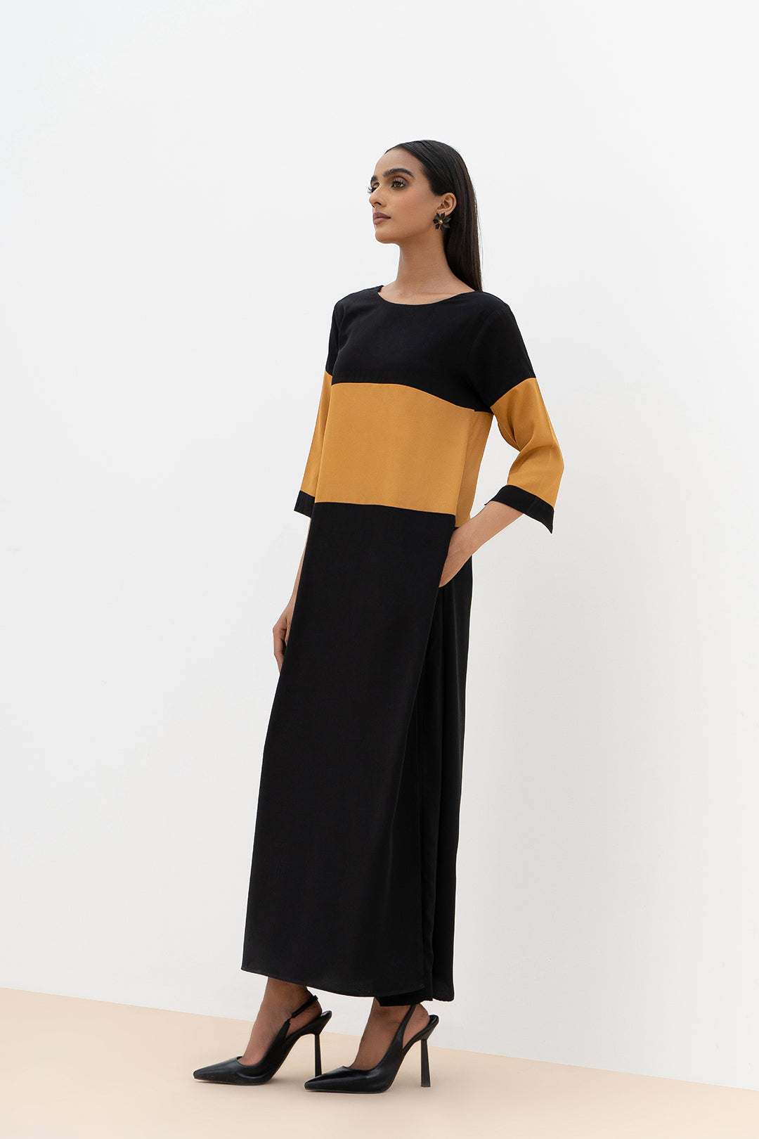 https://cdn.shopify.com/s/files/1/0611/8585/1568/products/W.FW22.166.T-3.jpg?v=1736337355