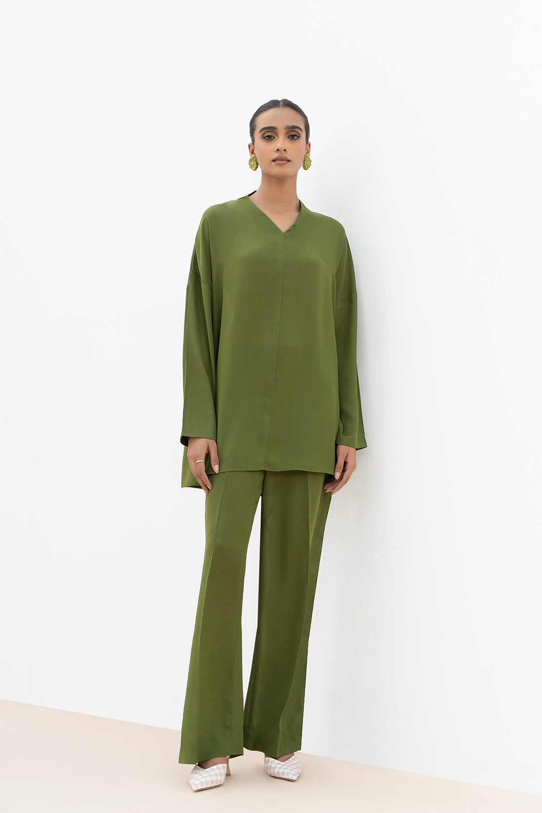 https://cdn.shopify.com/s/files/1/0611/8585/1568/products/W.FW22.175.T-1.jpg?v=1736337361