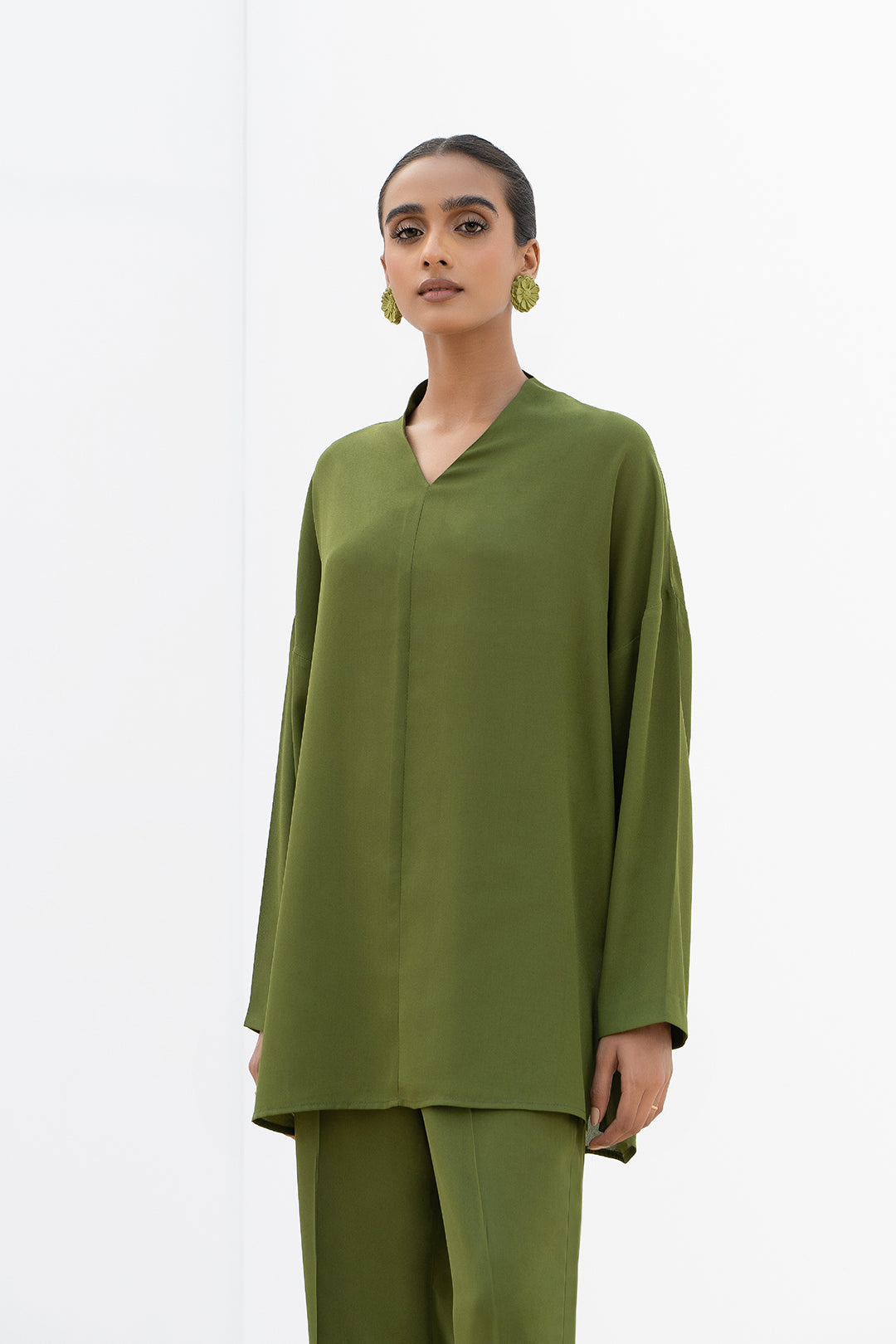 https://cdn.shopify.com/s/files/1/0611/8585/1568/products/W.FW22.175.T-2.jpg?v=1736337361