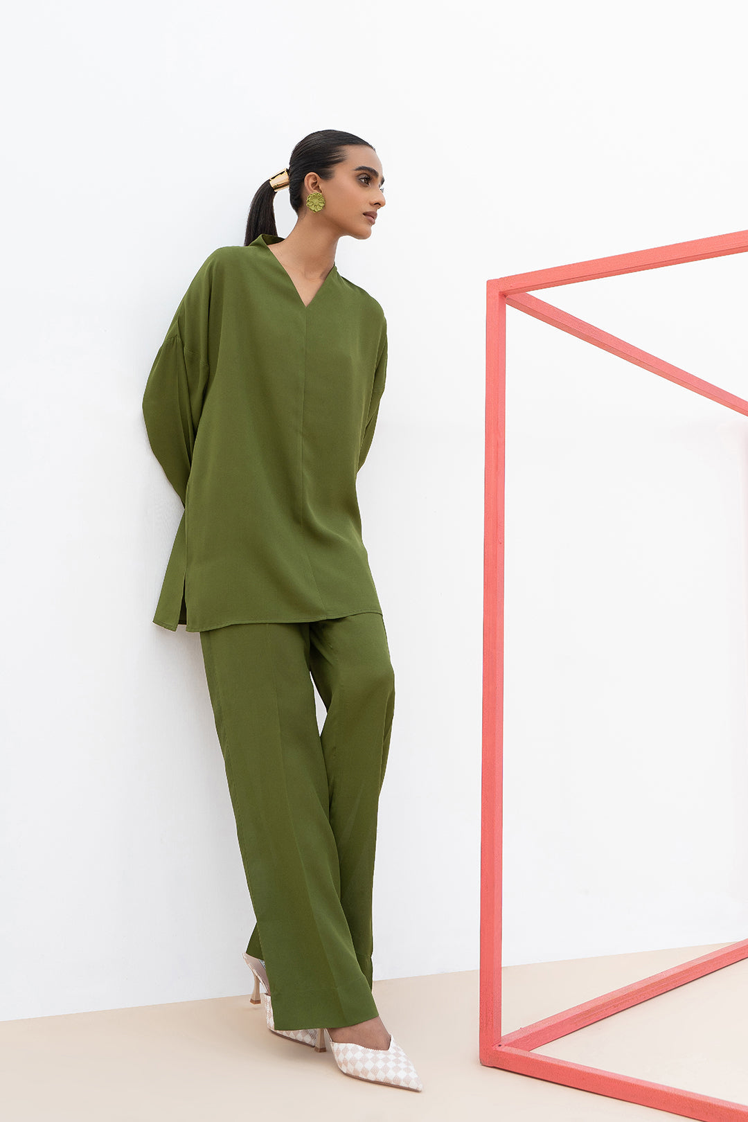 https://cdn.shopify.com/s/files/1/0611/8585/1568/products/W.FW22.175.T-3.jpg?v=1736337361