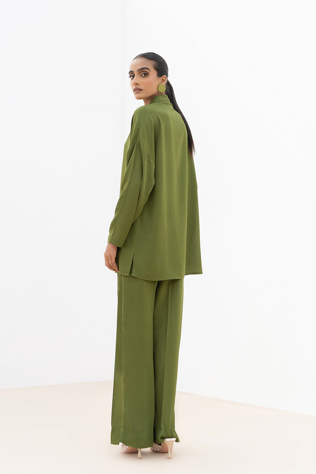https://cdn.shopify.com/s/files/1/0611/8585/1568/products/W.FW22.175.T-4.jpg?v=1736337361