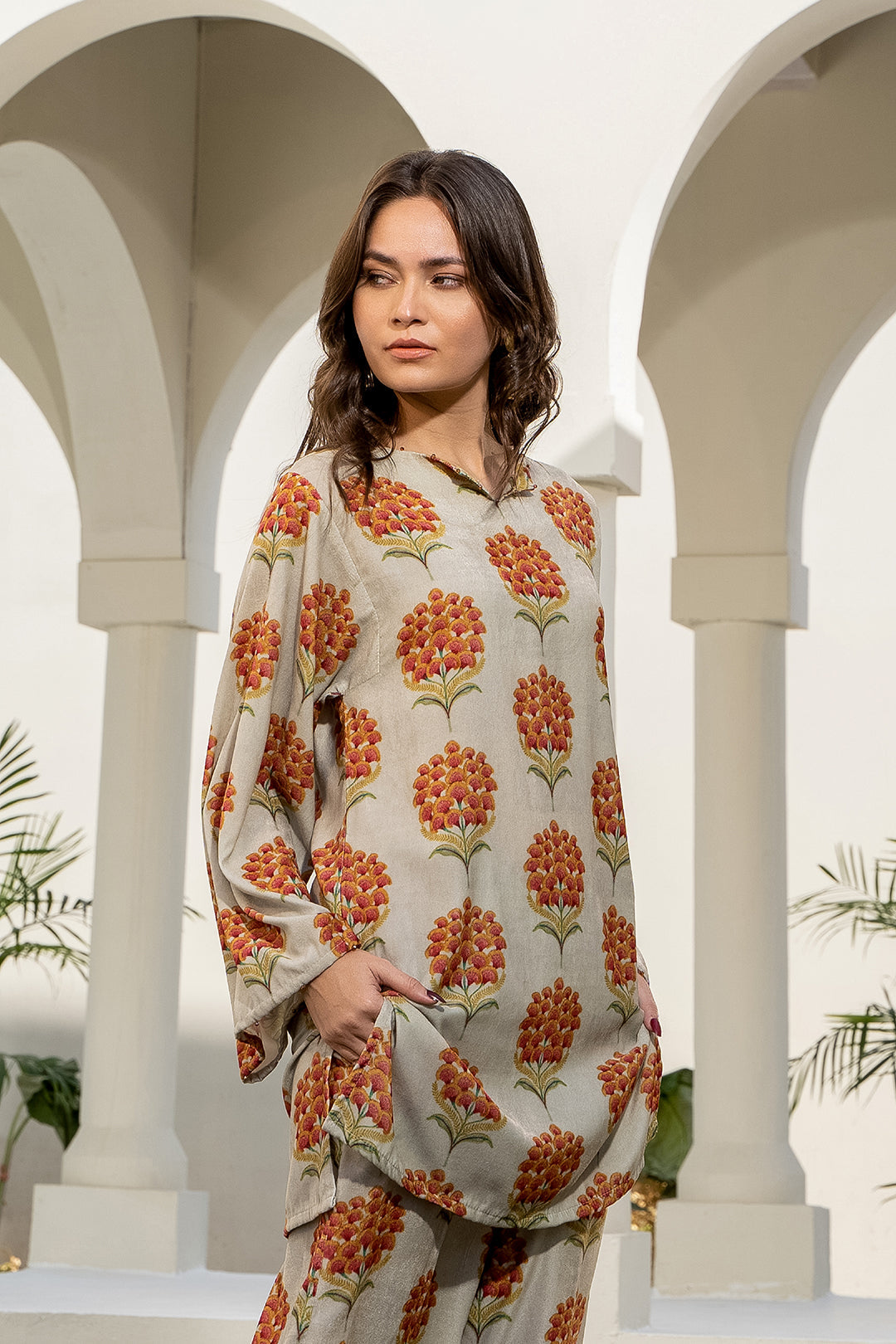 https://cdn.shopify.com/s/files/1/0611/8585/1568/products/W.FW22.235.T-2.jpg?v=1736337101