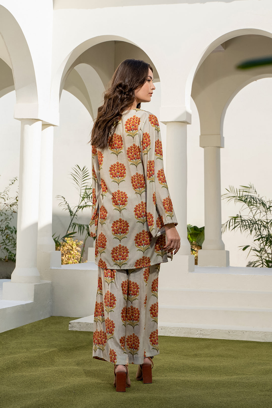 https://cdn.shopify.com/s/files/1/0611/8585/1568/products/W.FW22.235.T-4.jpg?v=1736337102