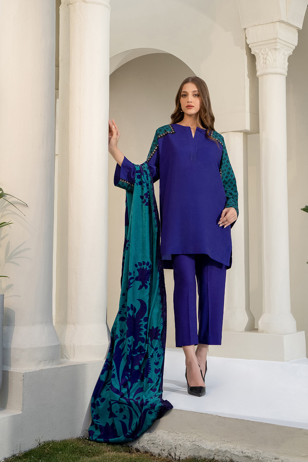 https://cdn.shopify.com/s/files/1/0611/8585/1568/products/W.FW22.240.T-3.jpg?v=1736337113