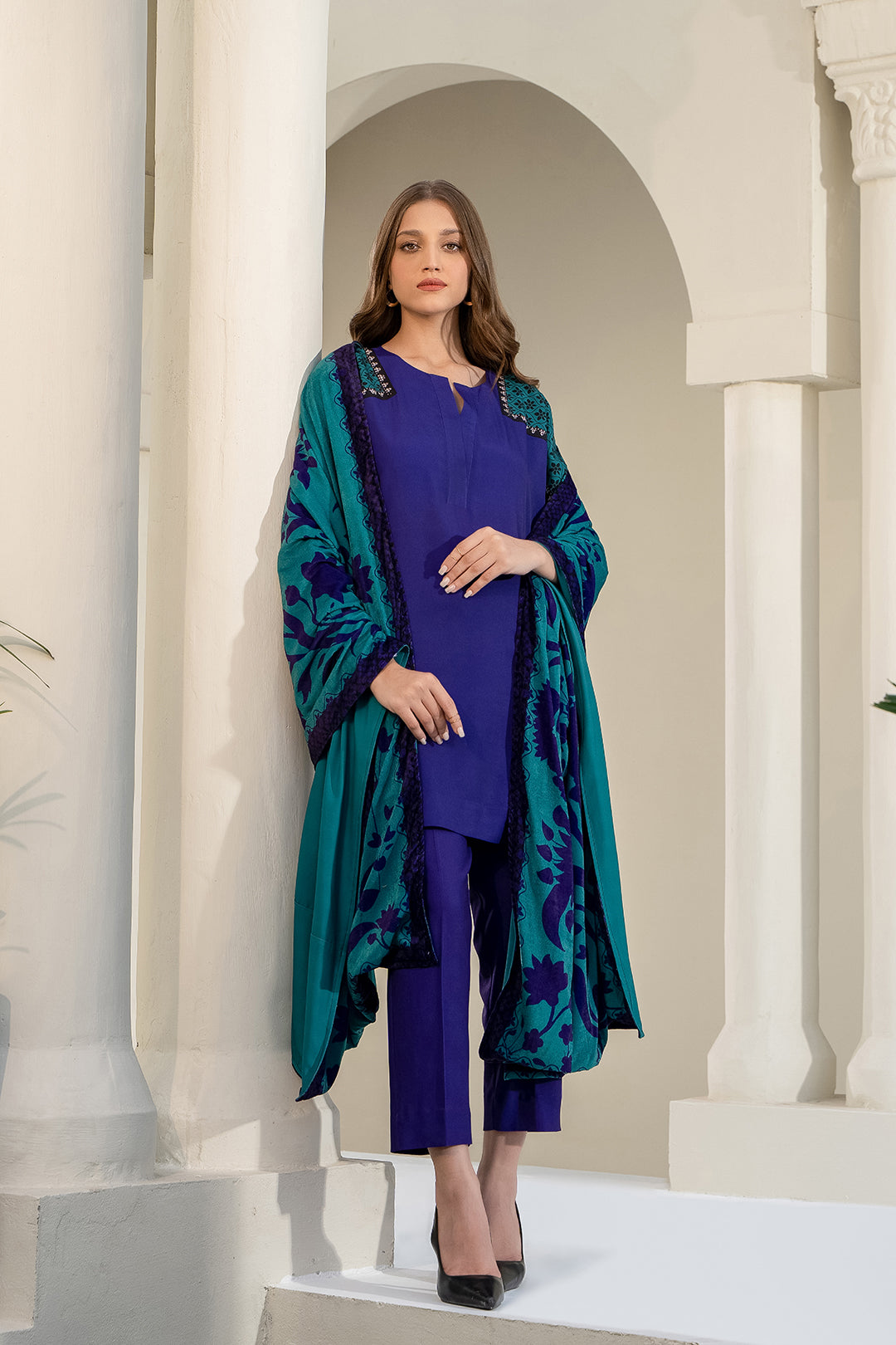 https://cdn.shopify.com/s/files/1/0611/8585/1568/products/W.FW22.240.T-4.jpg?v=1736337113