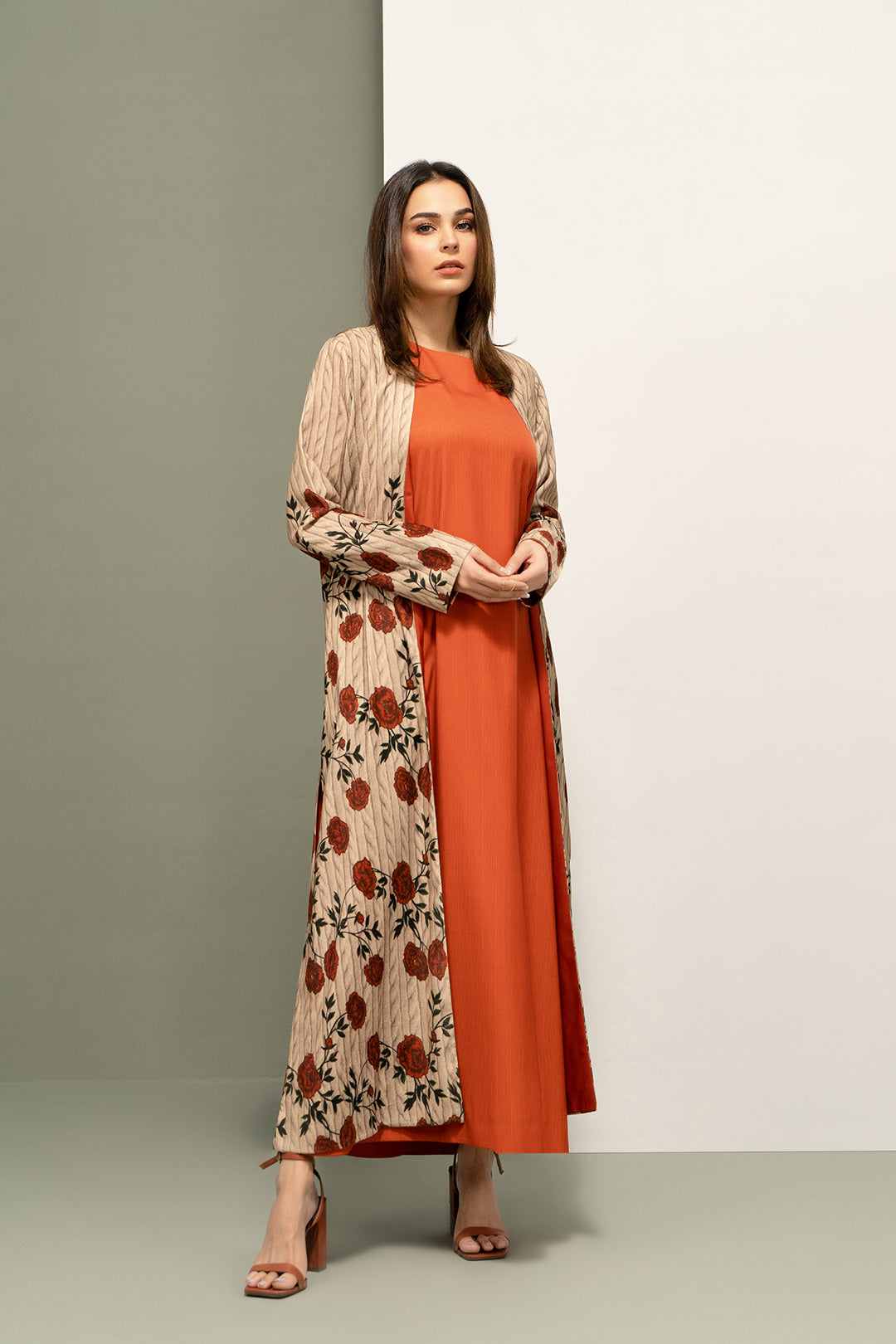 https://cdn.shopify.com/s/files/1/0611/8585/1568/products/W.FW22.307.T-1.jpg?v=1736337078