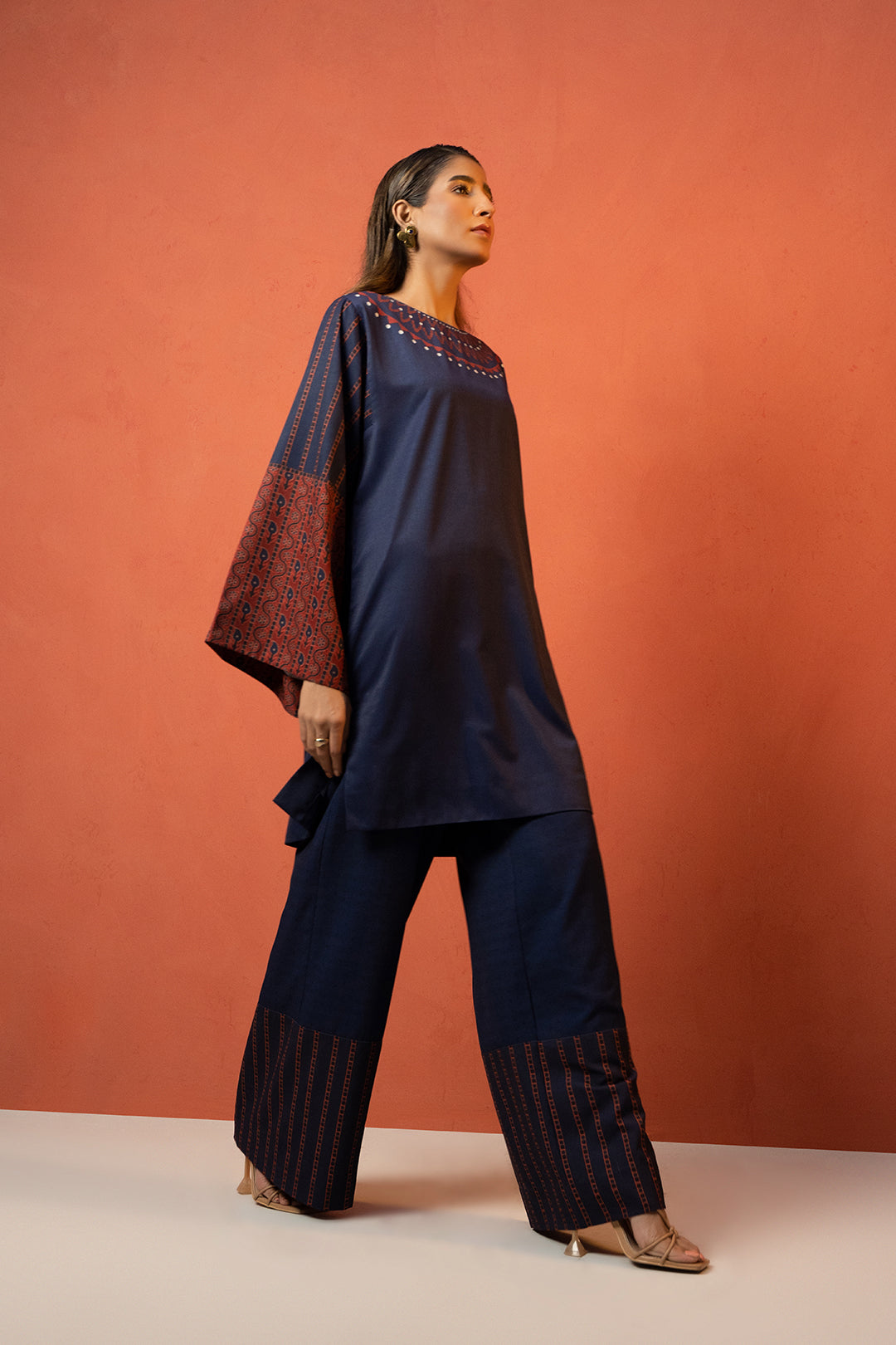 https://cdn.shopify.com/s/files/1/0611/8585/1568/products/W.FW22.363.P-4.jpg?v=1736336857