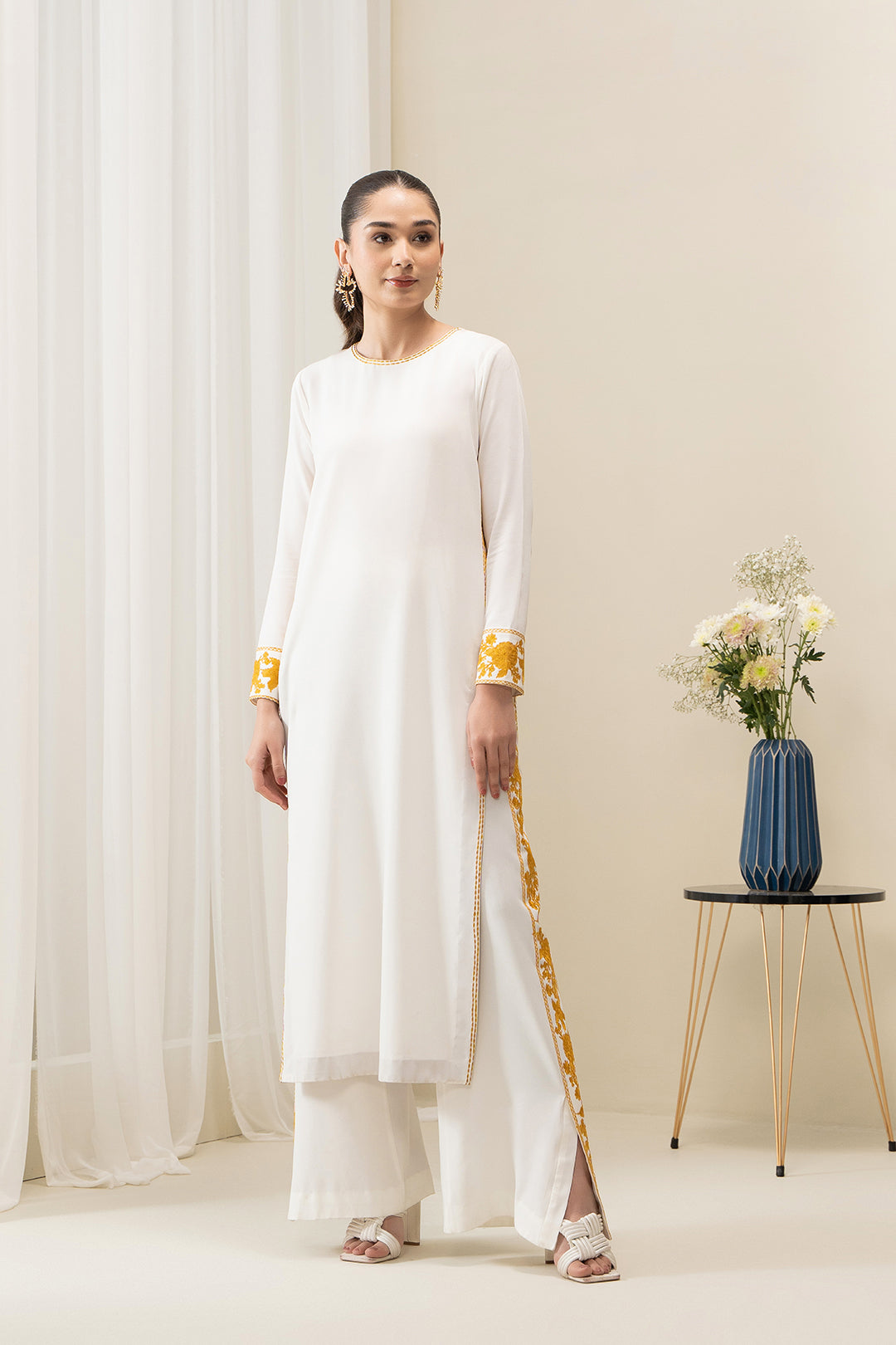 https://cdn.shopify.com/s/files/1/0611/8585/1568/products/W.FW22.374.T-1.jpg?v=1736336816
