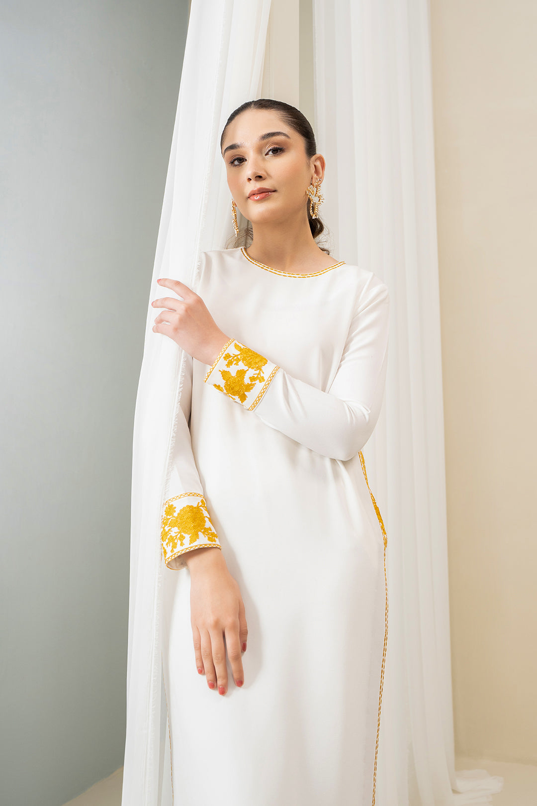 https://cdn.shopify.com/s/files/1/0611/8585/1568/products/W.FW22.374.T-2.jpg?v=1736336816