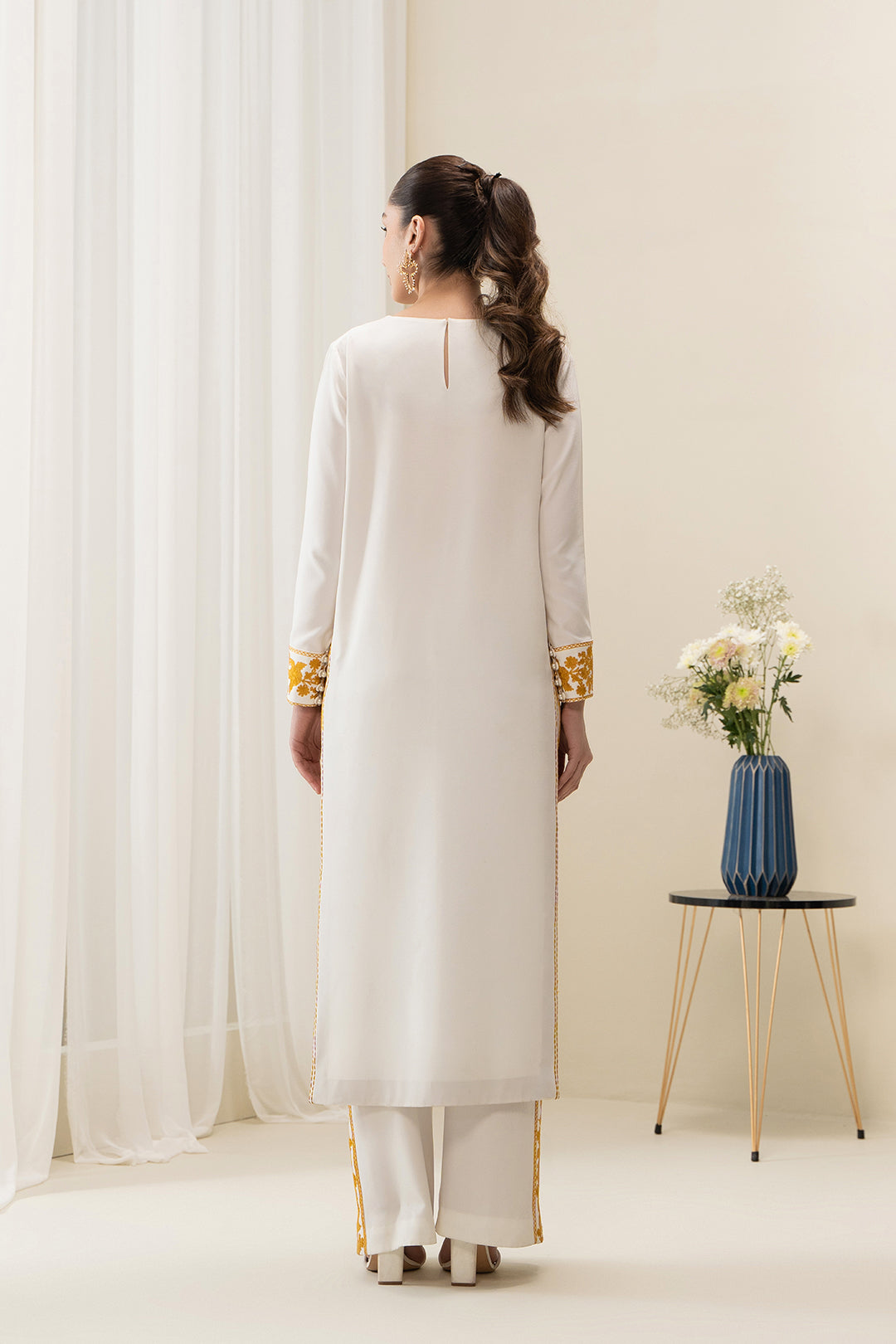 https://cdn.shopify.com/s/files/1/0611/8585/1568/products/W.FW22.374.T-4.jpg?v=1736336816