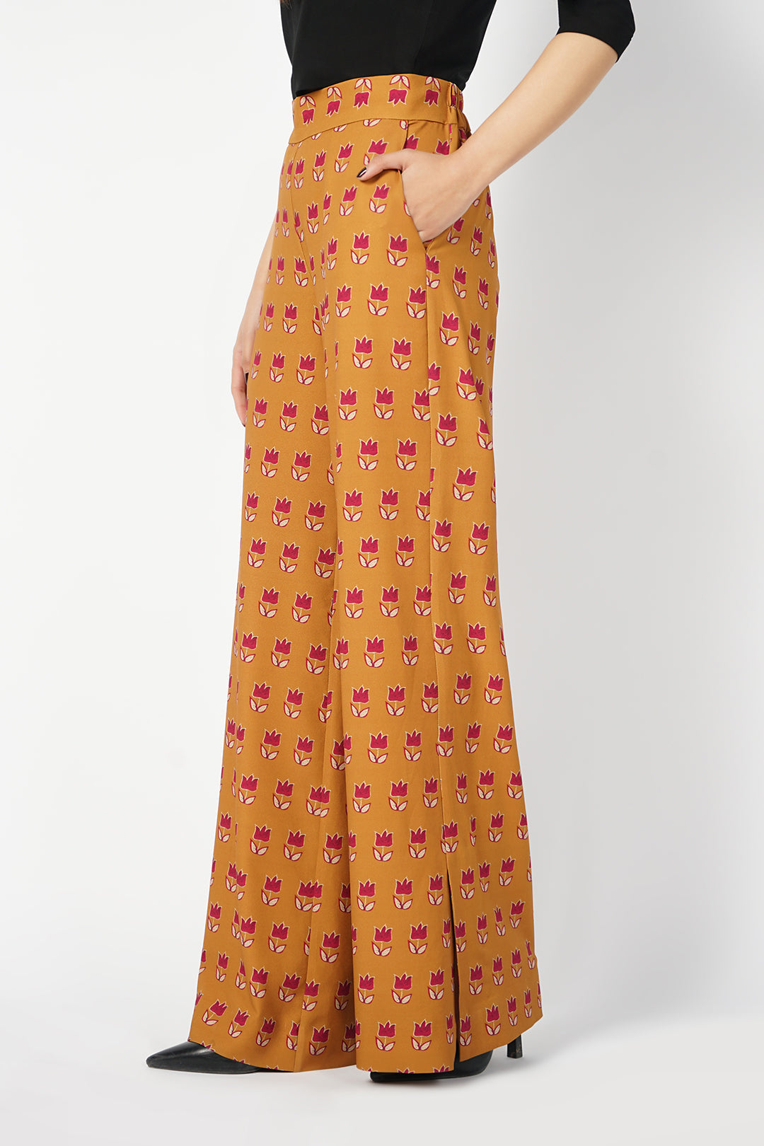 https://cdn.shopify.com/s/files/1/0611/8585/1568/products/W.FW22.384.P-1.jpg?v=1736336821