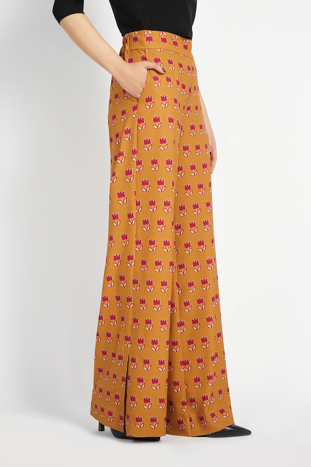 https://cdn.shopify.com/s/files/1/0611/8585/1568/products/W.FW22.384.P-2.jpg?v=1736336821