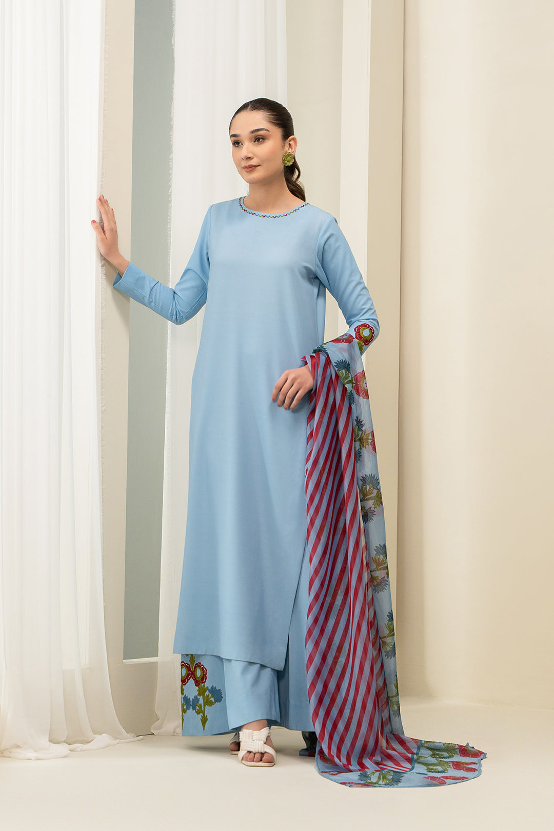 https://cdn.shopify.com/s/files/1/0611/8585/1568/products/W.FW22.386.T-3.jpg?v=1736336822
