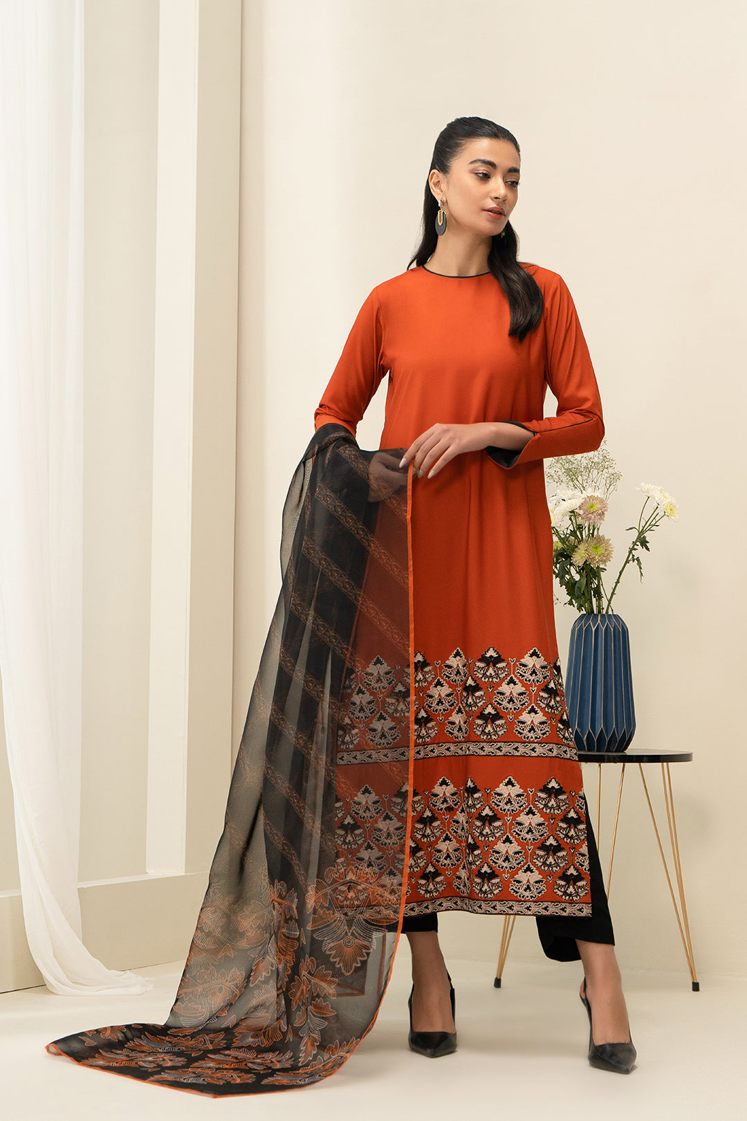 https://cdn.shopify.com/s/files/1/0611/8585/1568/products/W.FW22.391.T-3.jpg?v=1736336828