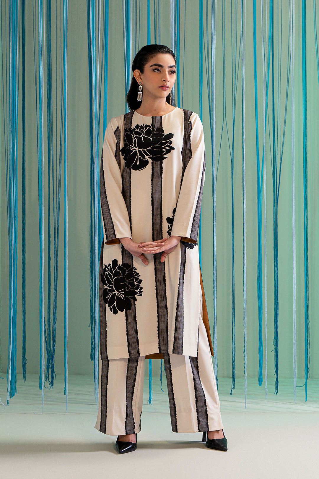 https://cdn.shopify.com/s/files/1/0611/8585/1568/products/W.FW22.394.T-1.jpg?v=1736336793