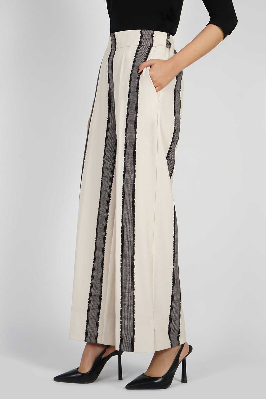 https://cdn.shopify.com/s/files/1/0611/8585/1568/products/W.FW22.401.P-1.jpg?v=1736336800