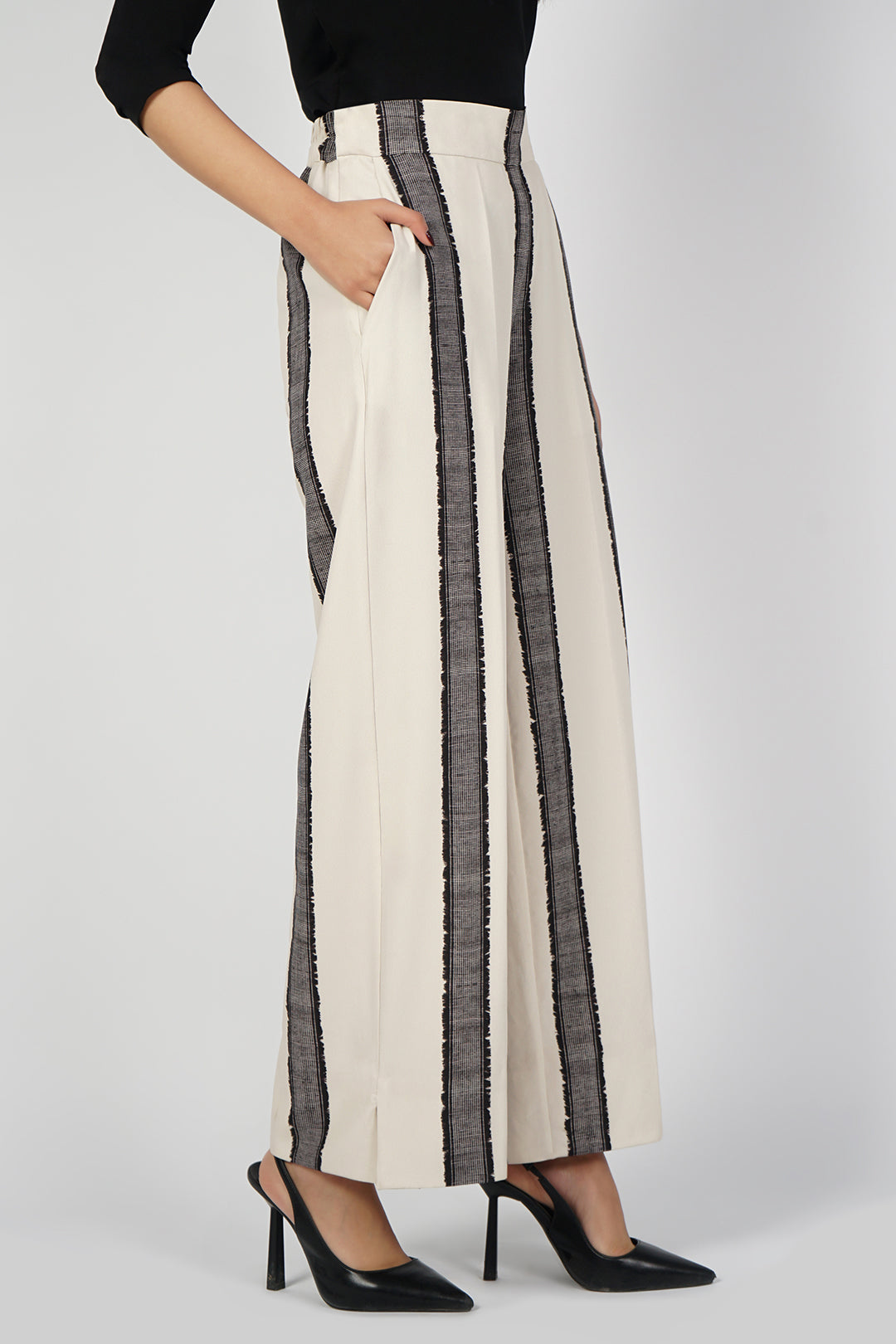 https://cdn.shopify.com/s/files/1/0611/8585/1568/products/W.FW22.401.P-2.jpg?v=1736336800