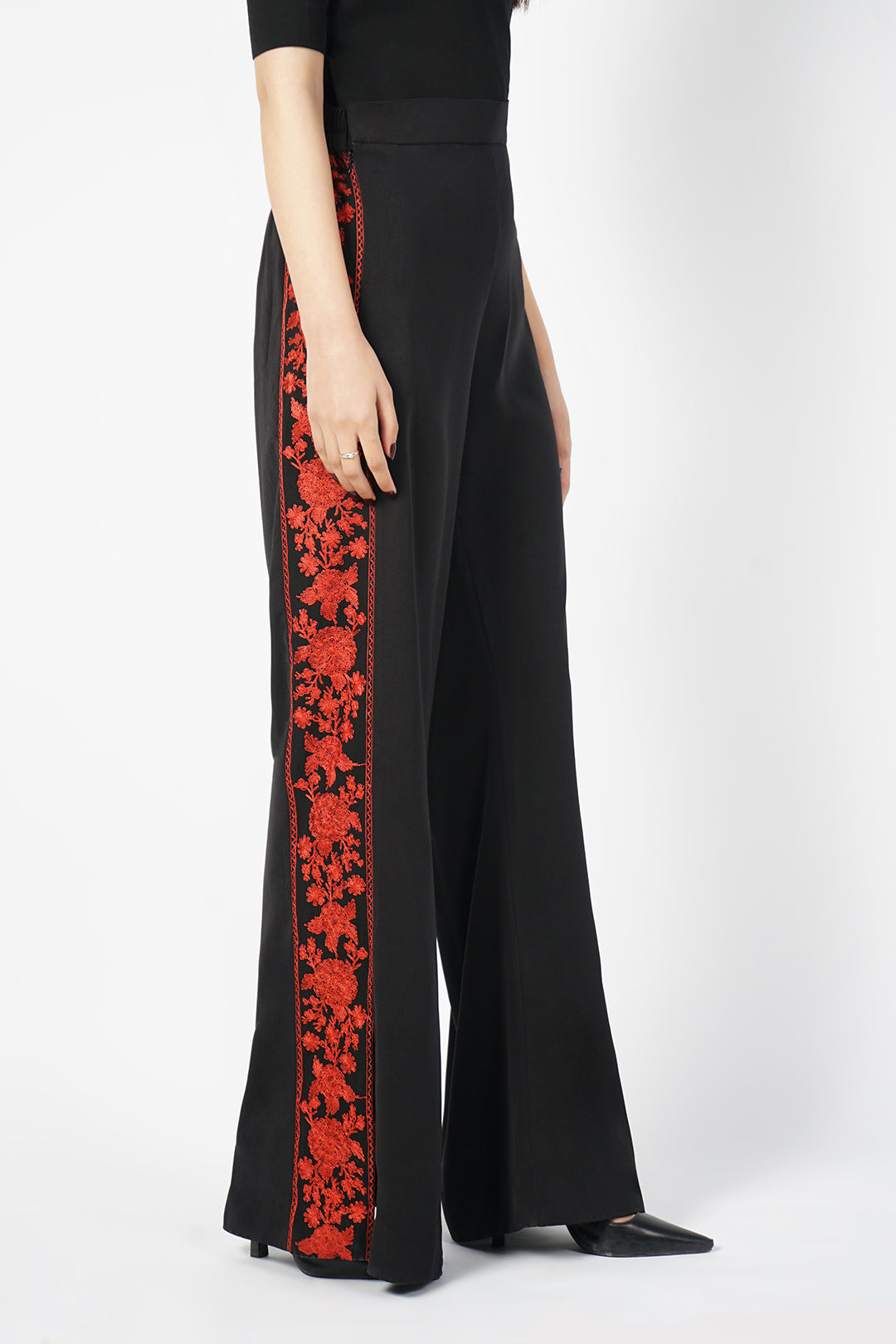 https://cdn.shopify.com/s/files/1/0611/8585/1568/products/W.FW22.409.P-2.jpg?v=1736336805