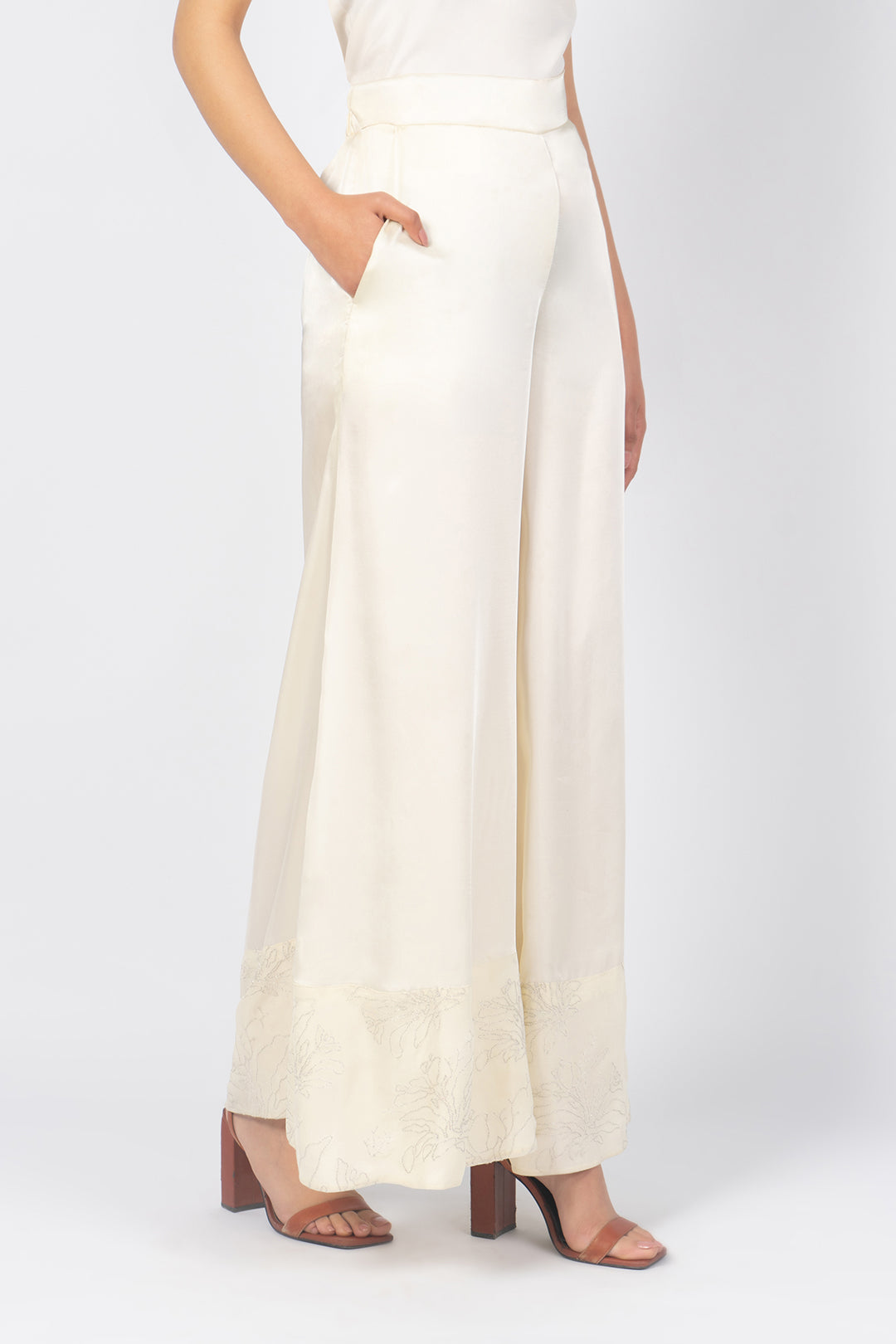 https://cdn.shopify.com/s/files/1/0611/8585/1568/products/W.FW23.009.P-2.jpg?v=1736336767