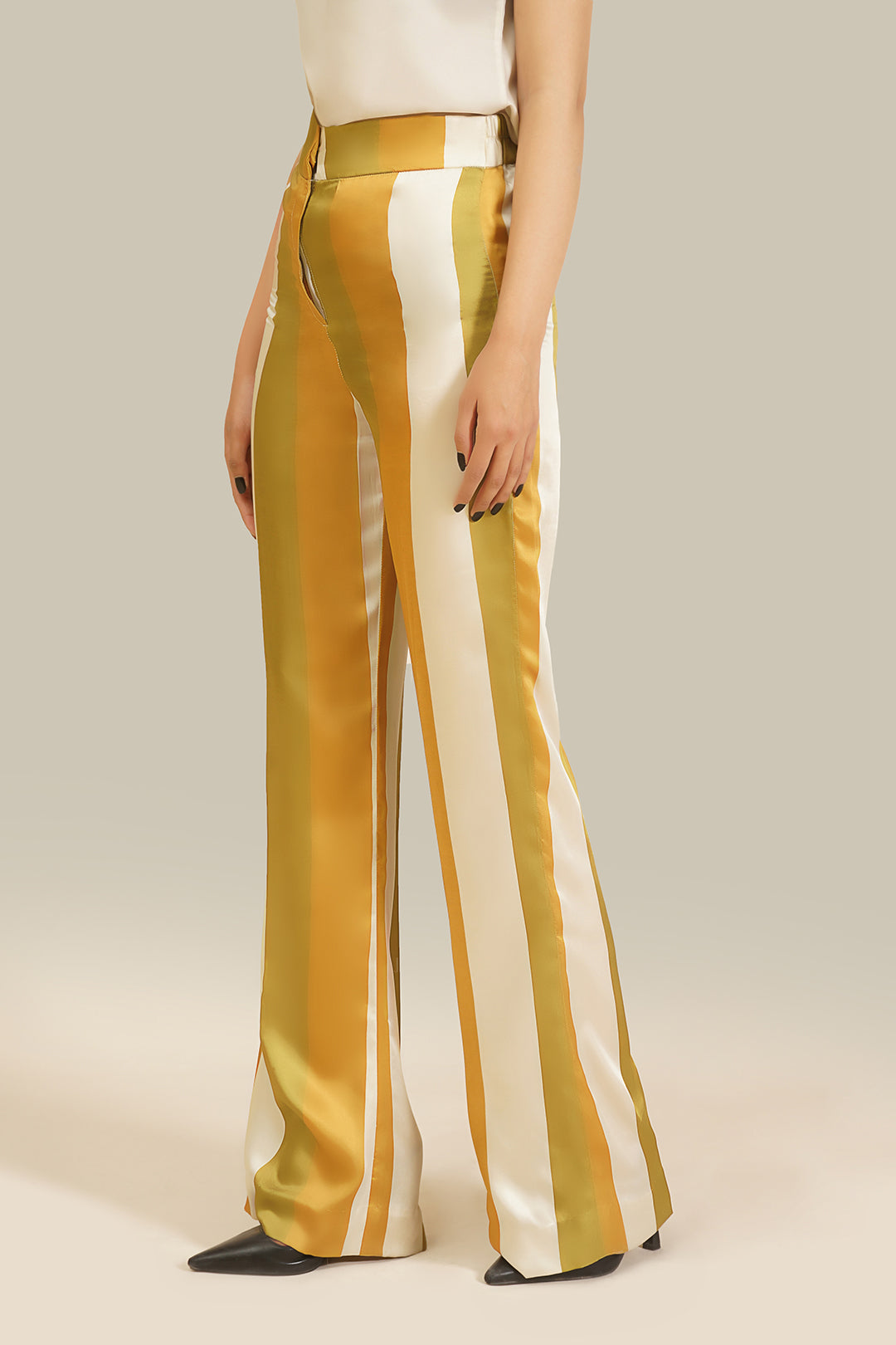 https://cdn.shopify.com/s/files/1/0611/8585/1568/files/W.FW23.105.P-1.jpg?v=1736335914