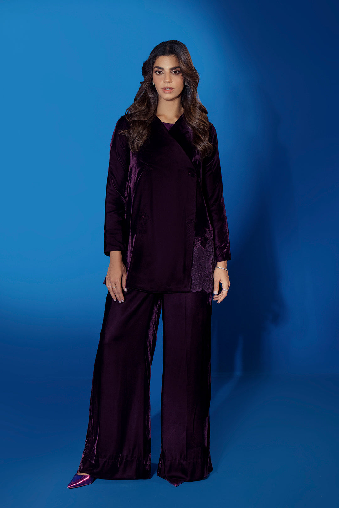 https://cdn.shopify.com/s/files/1/0611/8585/1568/files/W.FW23.191.T-1.jpg?v=1736335782