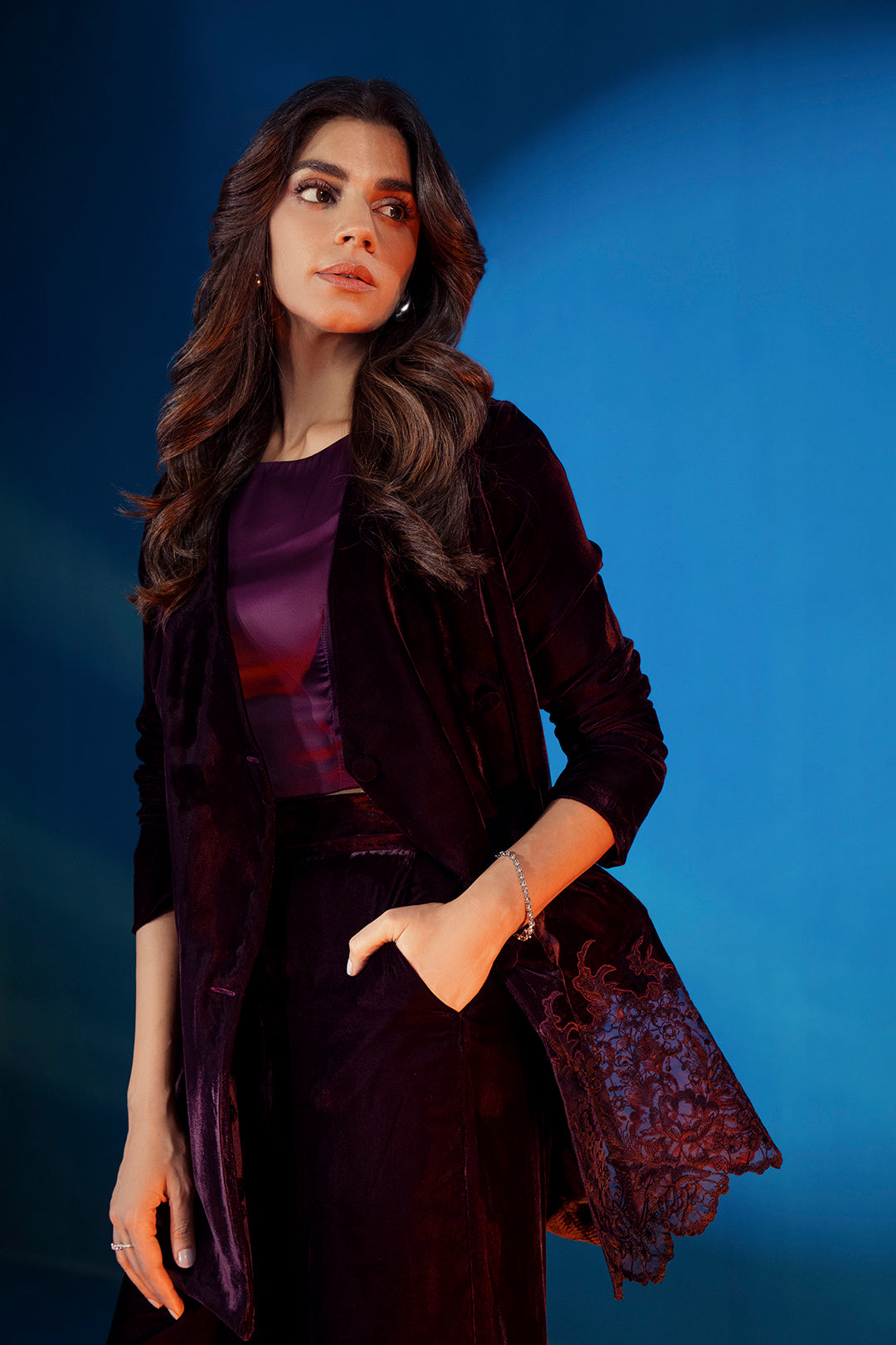 https://cdn.shopify.com/s/files/1/0611/8585/1568/files/W.FW23.191.T-2.jpg?v=1736335782