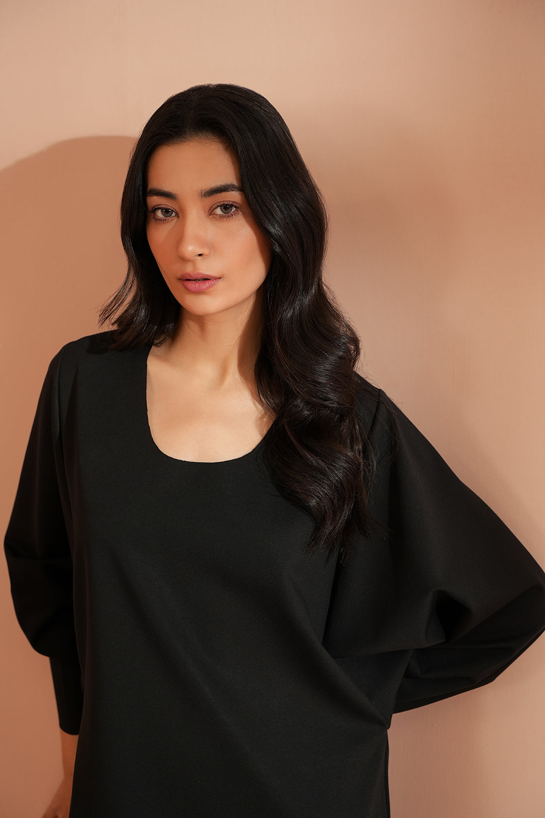 https://cdn.shopify.com/s/files/1/0611/8585/1568/files/W.FW23.206.T-2.jpg?v=1736335522