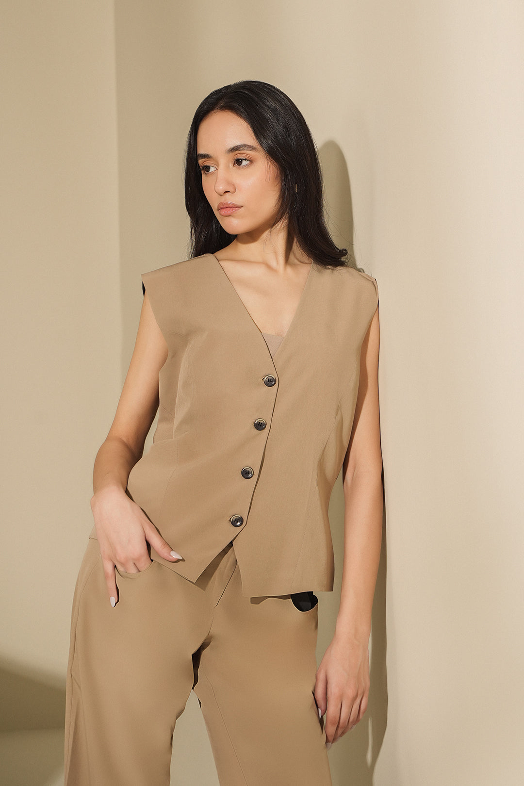 https://cdn.shopify.com/s/files/1/0611/8585/1568/files/W.FW23.212.T-2.jpg?v=1736335696