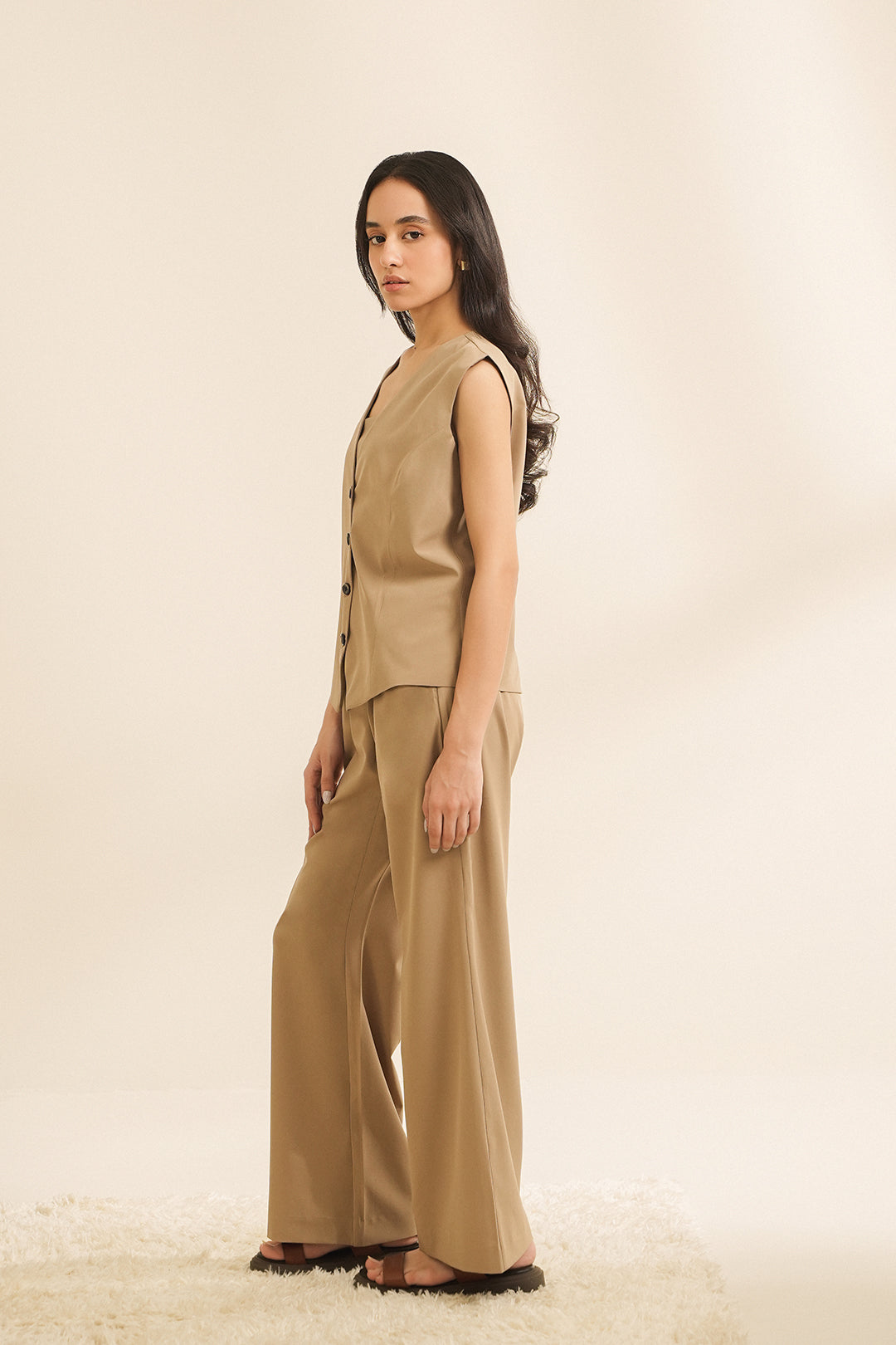https://cdn.shopify.com/s/files/1/0611/8585/1568/files/W.FW23.212.T-4.jpg?v=1736335696