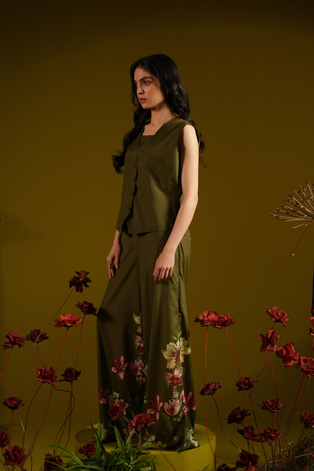https://cdn.shopify.com/s/files/1/0611/8585/1568/files/W.FW23.236.T-3.jpg?v=1736335712