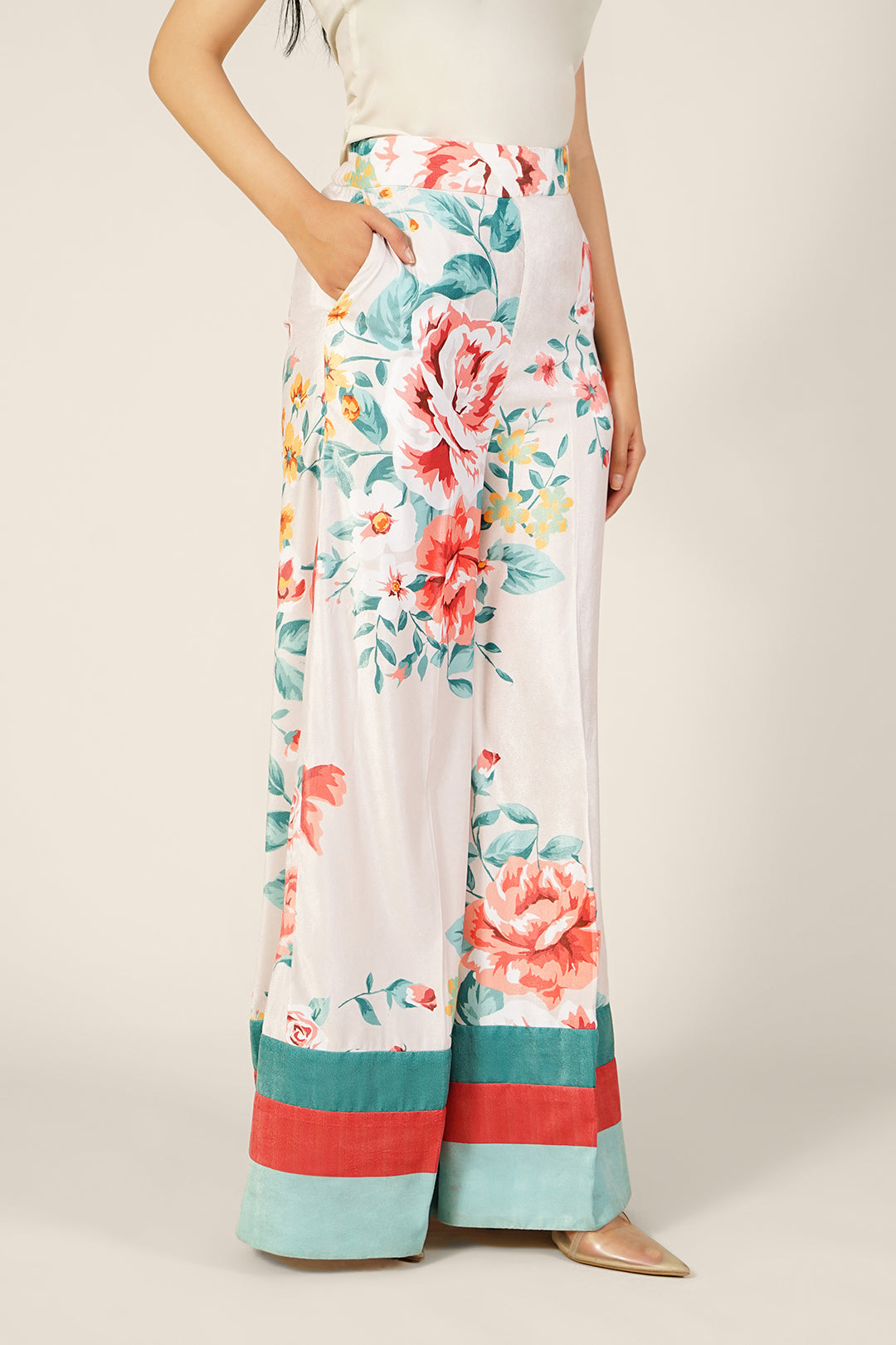 https://cdn.shopify.com/s/files/1/0611/8585/1568/files/W.FW23.241.P-2.jpg?v=1736335727