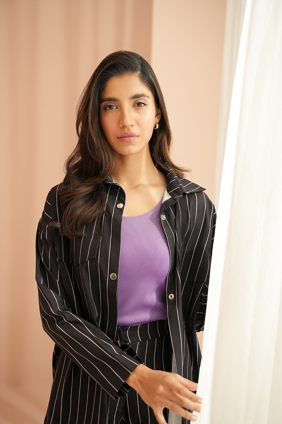 https://cdn.shopify.com/s/files/1/0611/8585/1568/files/W.FW23.251.T-2.jpg?v=1736335469