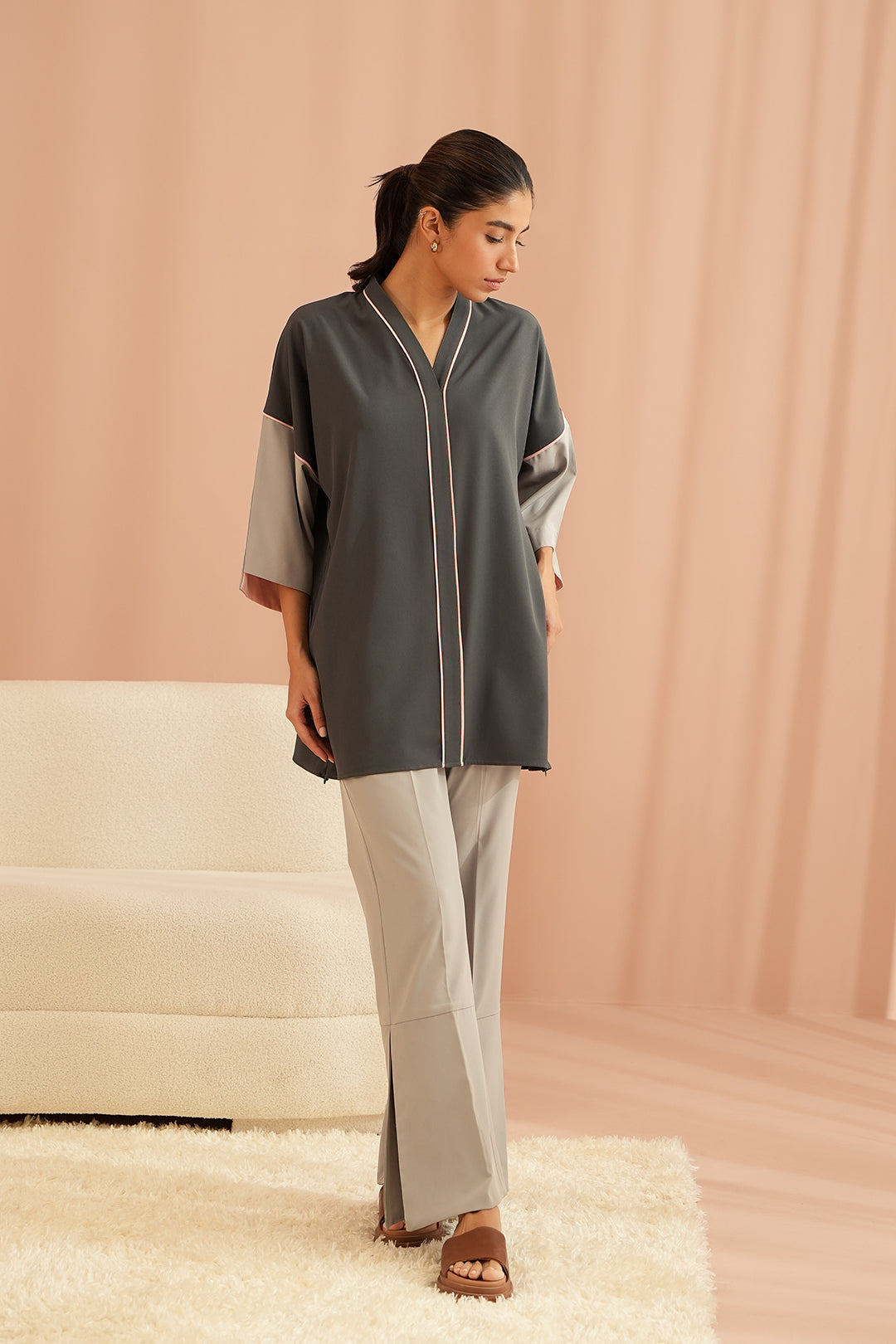 https://cdn.shopify.com/s/files/1/0611/8585/1568/files/W.FW23.252.T-1.jpg?v=1736335468