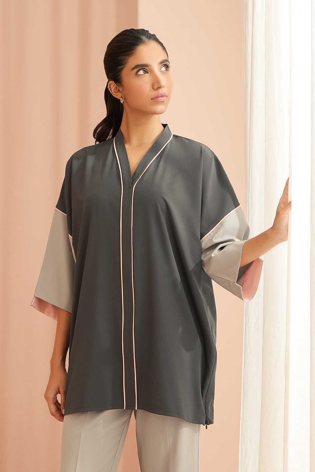 https://cdn.shopify.com/s/files/1/0611/8585/1568/files/W.FW23.252.T-2.jpg?v=1736335468