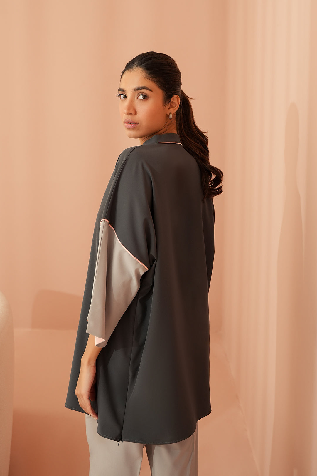 https://cdn.shopify.com/s/files/1/0611/8585/1568/files/W.FW23.252.T-4.jpg?v=1736335468
