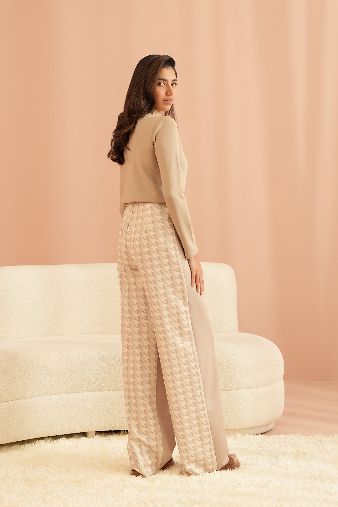 https://cdn.shopify.com/s/files/1/0611/8585/1568/files/W.FW23.257.T-4.jpg?v=1736335461