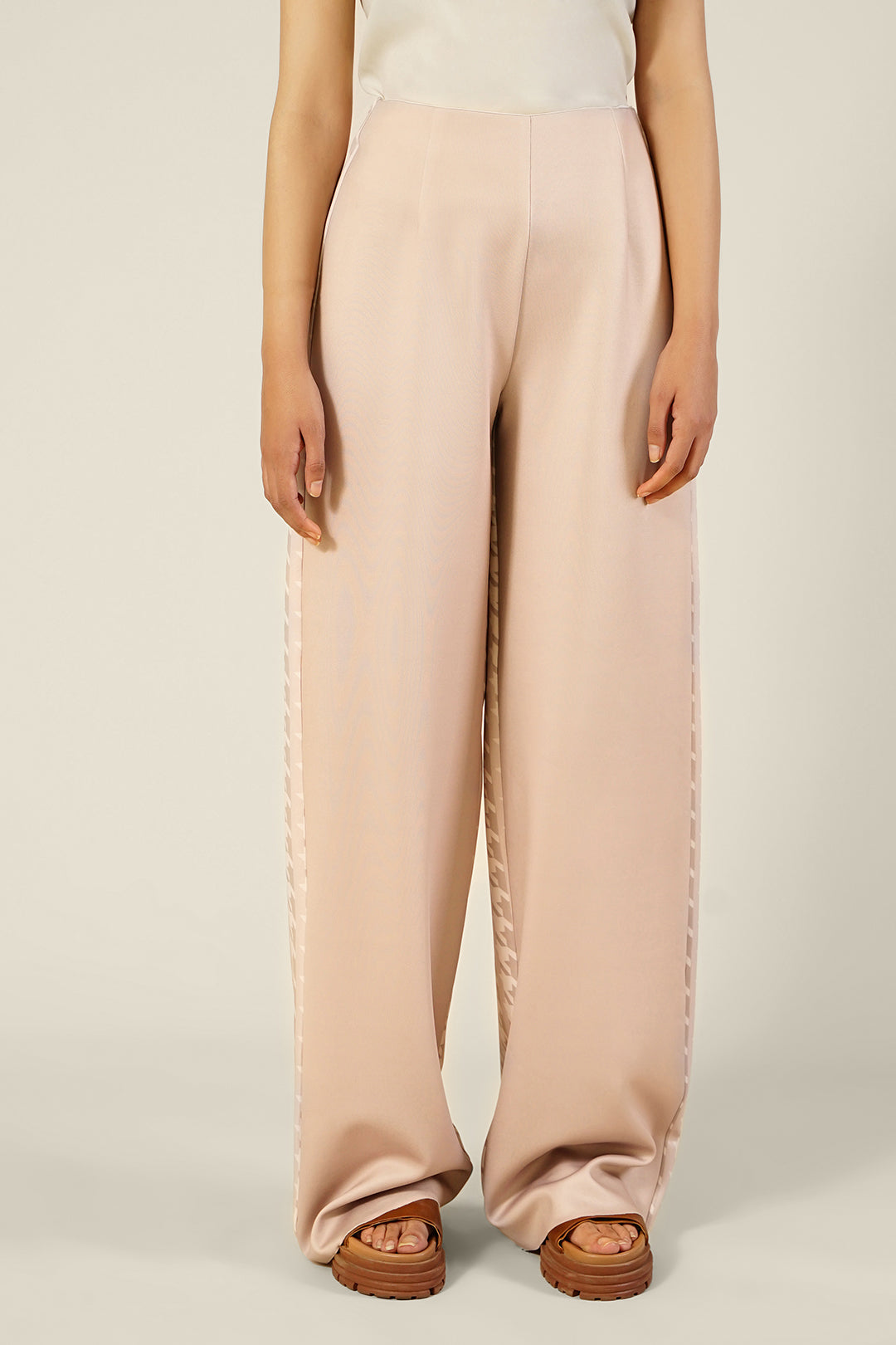https://cdn.shopify.com/s/files/1/0611/8585/1568/files/W.FW23.261.P-3.jpg?v=1736335473