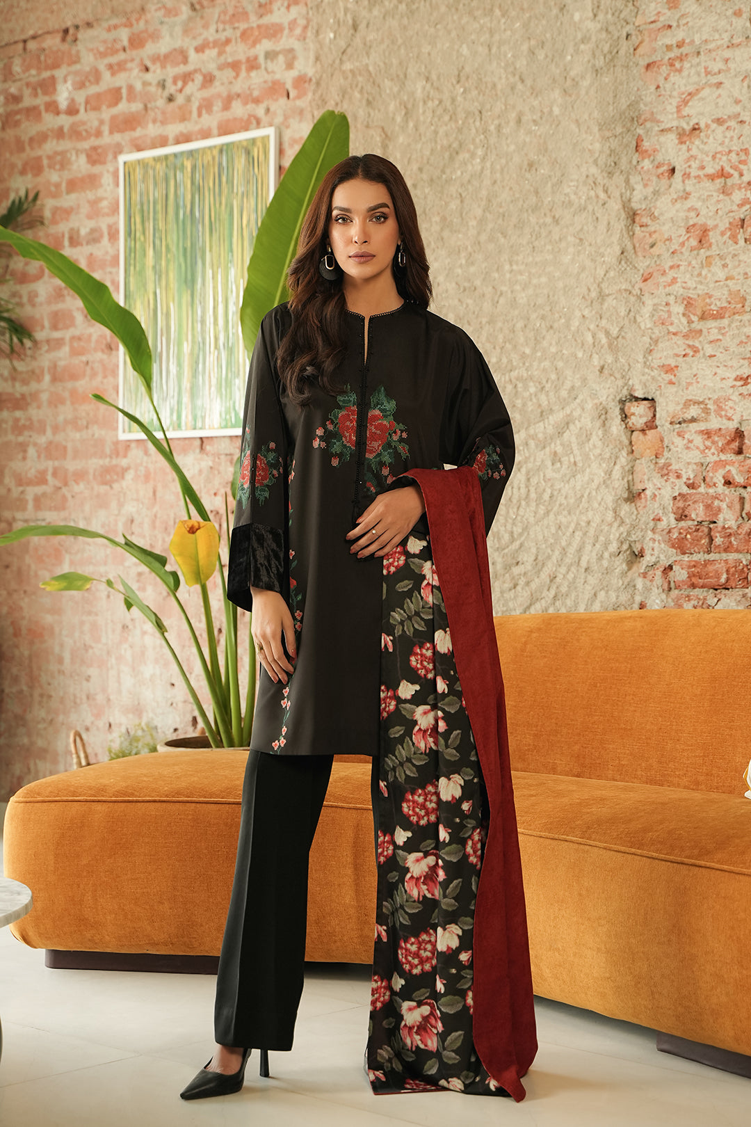 https://cdn.shopify.com/s/files/1/0611/8585/1568/files/W.FW23.275.T-4.jpg?v=1736335689