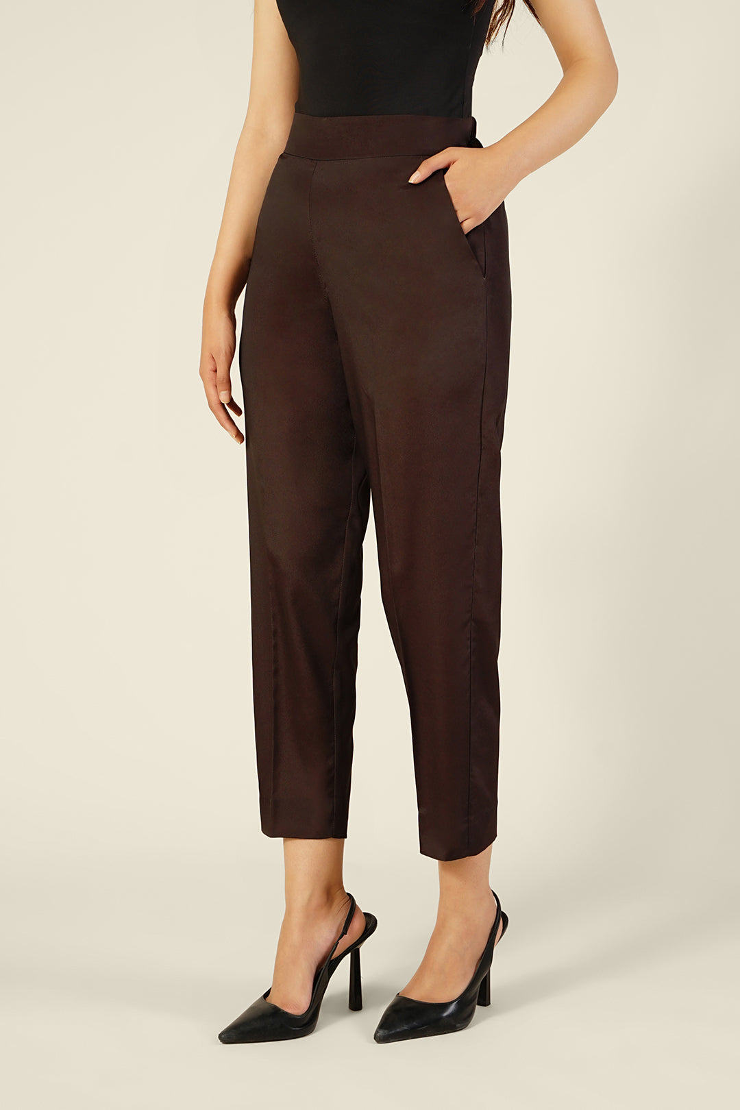 https://cdn.shopify.com/s/files/1/0611/8585/1568/files/W.FW23.279.P-1.jpg?v=1736335677