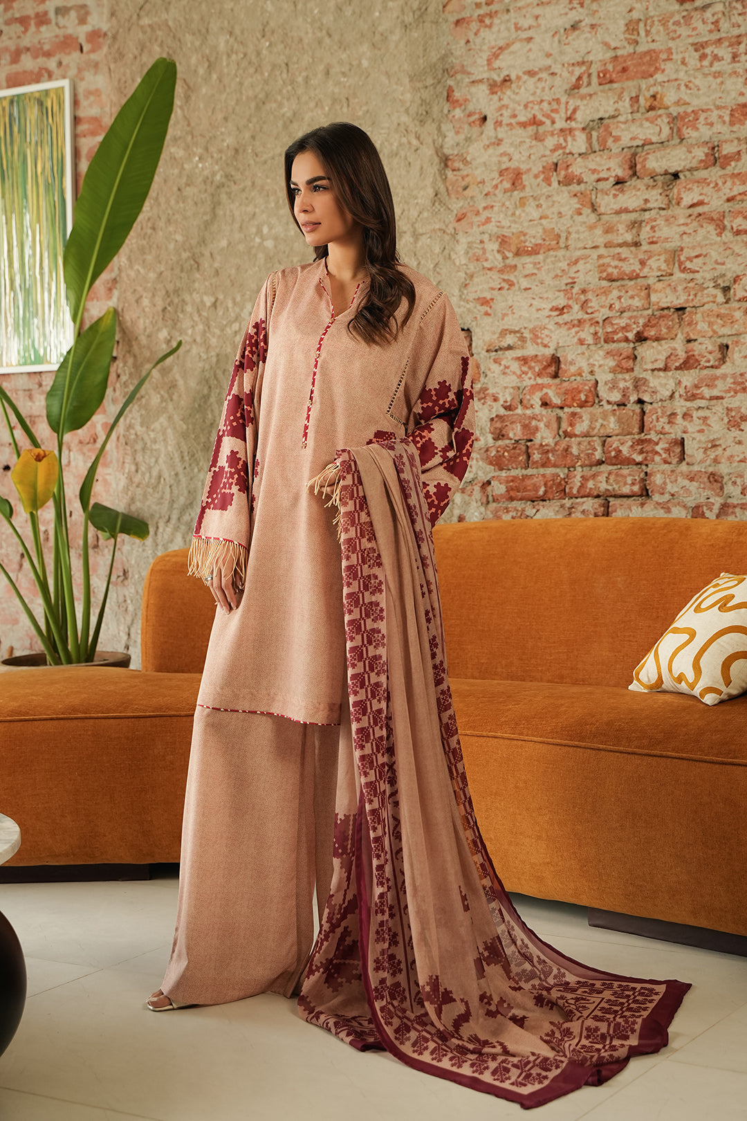 https://cdn.shopify.com/s/files/1/0611/8585/1568/files/W.FW23.284.T-4.jpg?v=1736335683