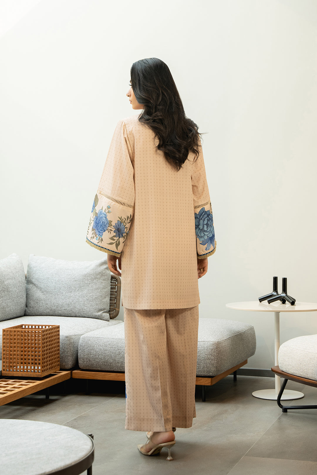 https://cdn.shopify.com/s/files/1/0611/8585/1568/files/W.FW23.301.T-4.jpg?v=1736335535