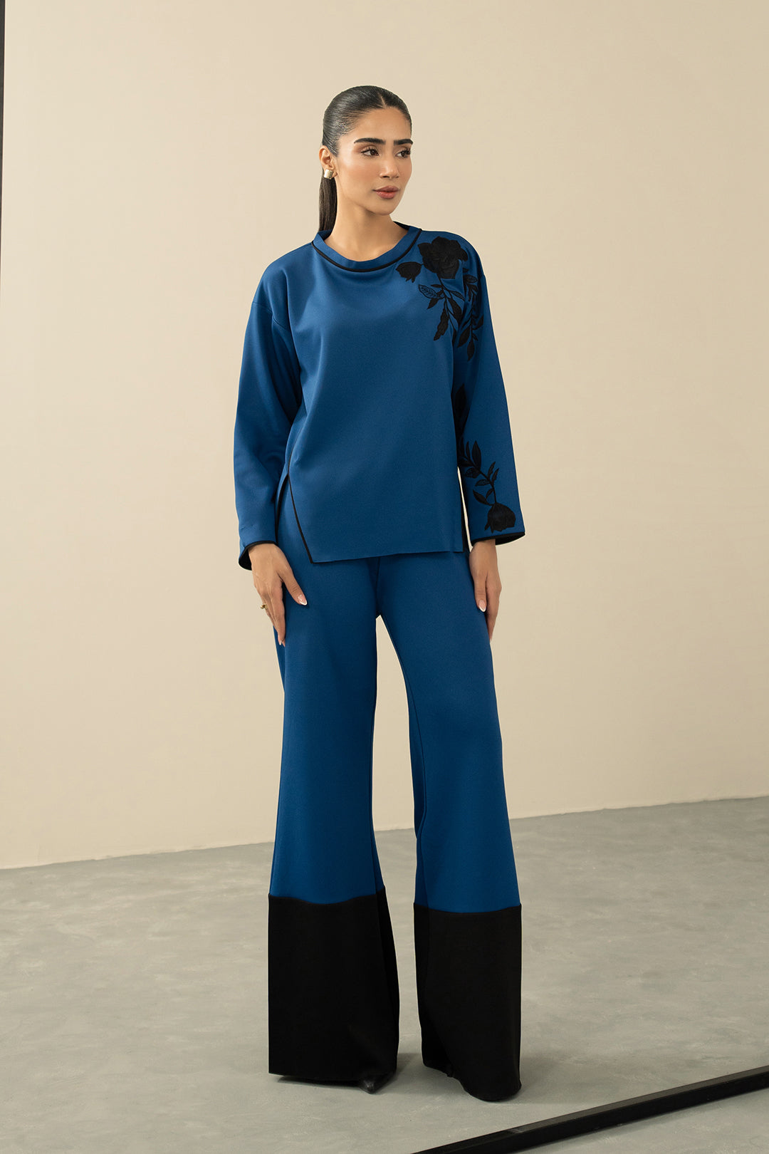 https://cdn.shopify.com/s/files/1/0611/8585/1568/files/W.FW23.372.T-1.jpg?v=1736335615