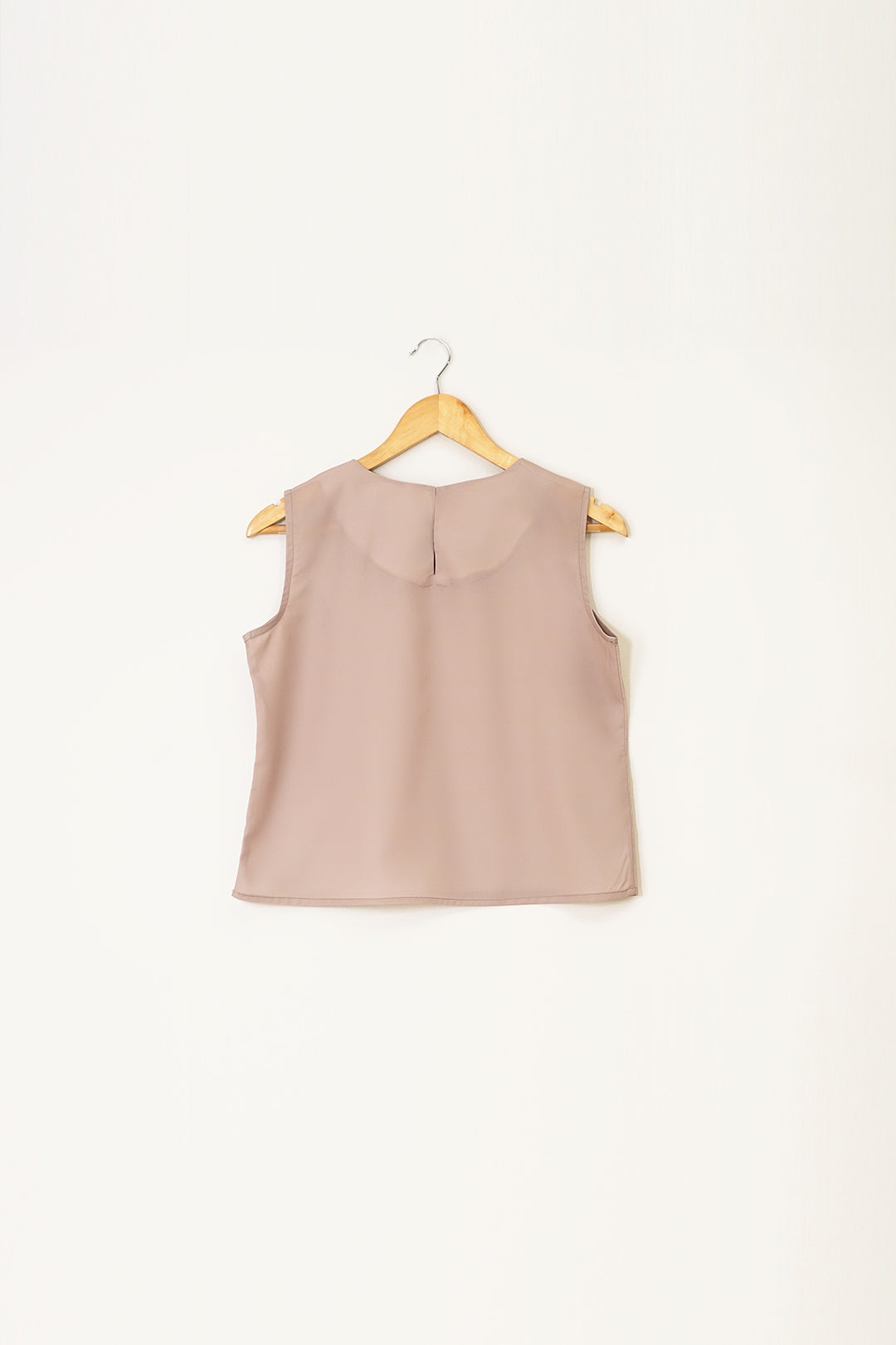 https://cdn.shopify.com/s/files/1/0611/8585/1568/files/W.FW23.383.T-2.jpg?v=1736335619